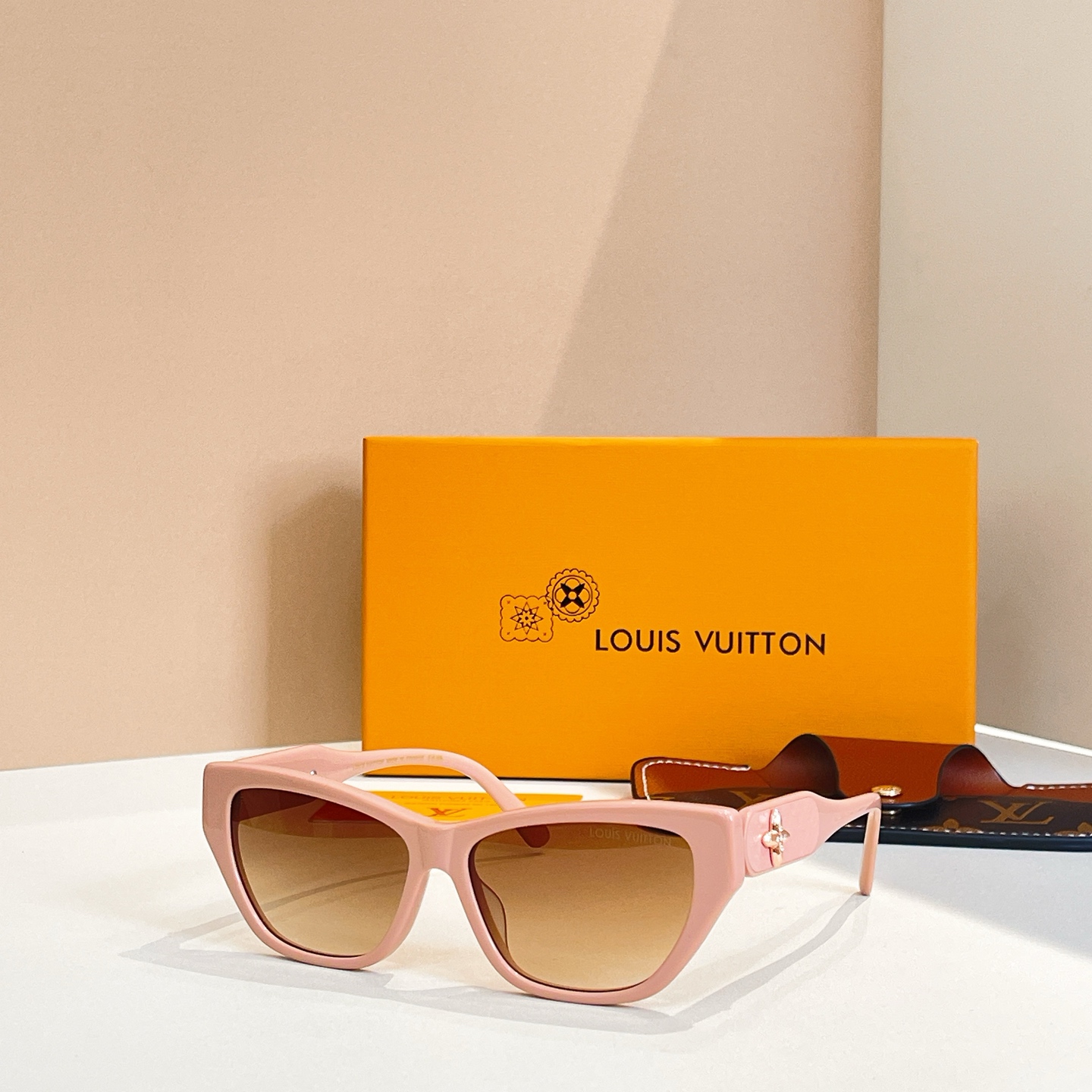 LOUIS VUITTO*✨✨✨MODEL：Z2003U ✨✨✨ SIZE：53口22-145✨✨✨