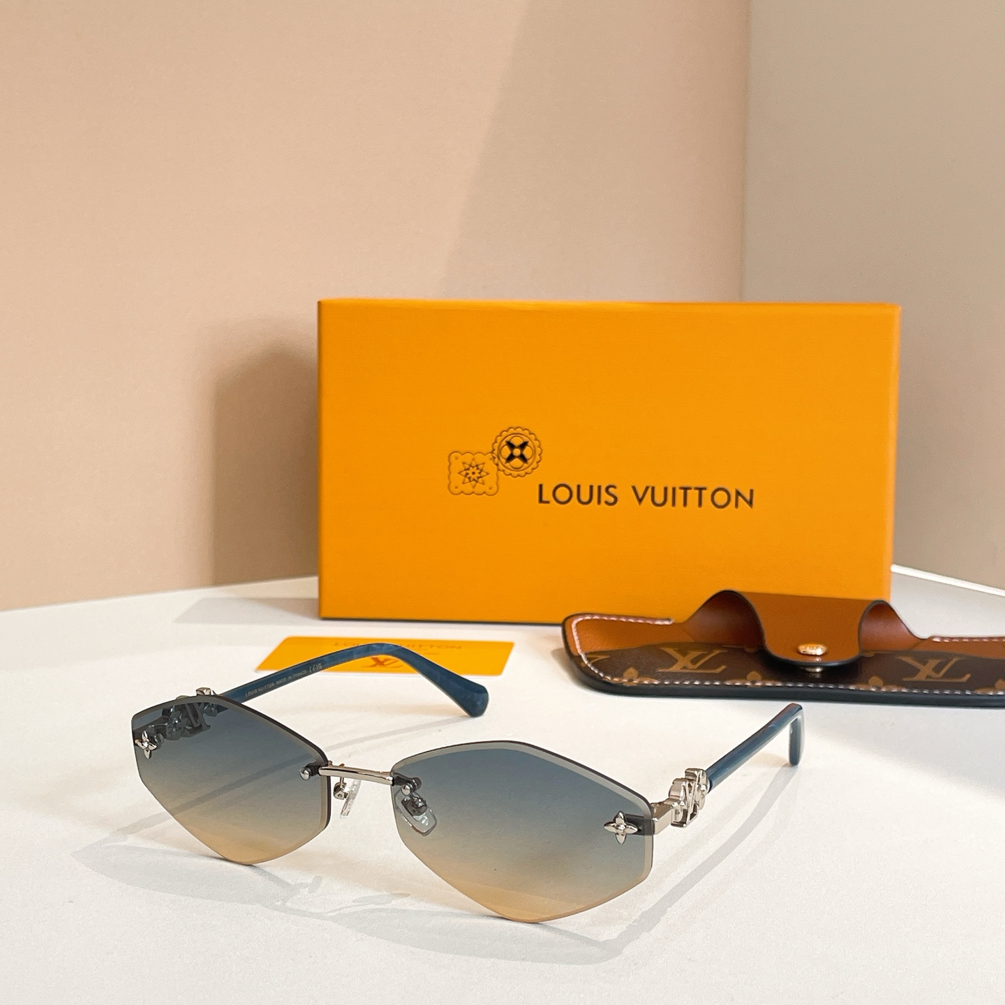 LOUIS VUITTO*✨✨✨MODEL：Z24601✨✨✨ SIZE：63口17-145✨✨✨