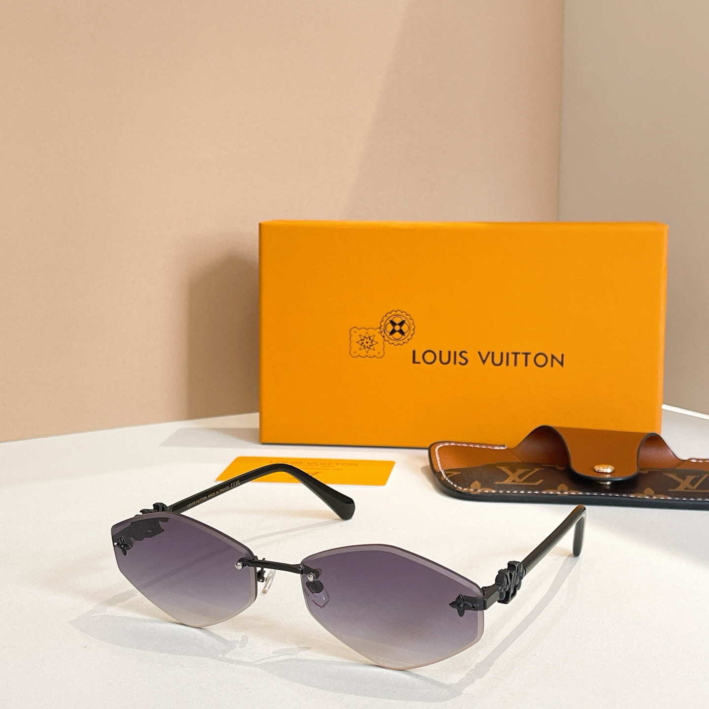 LOUIS VUITTO*✨✨✨MODEL：Z24601✨✨✨ SIZE：63口17-145✨✨✨