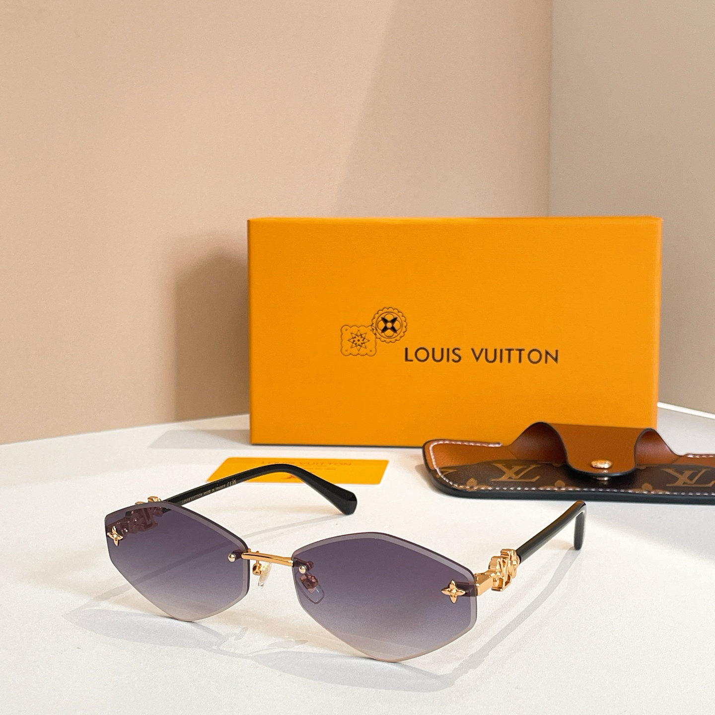 LOUIS VUITTO*✨✨✨MODEL：Z24601✨✨✨ SIZE：63口17-145✨✨✨
