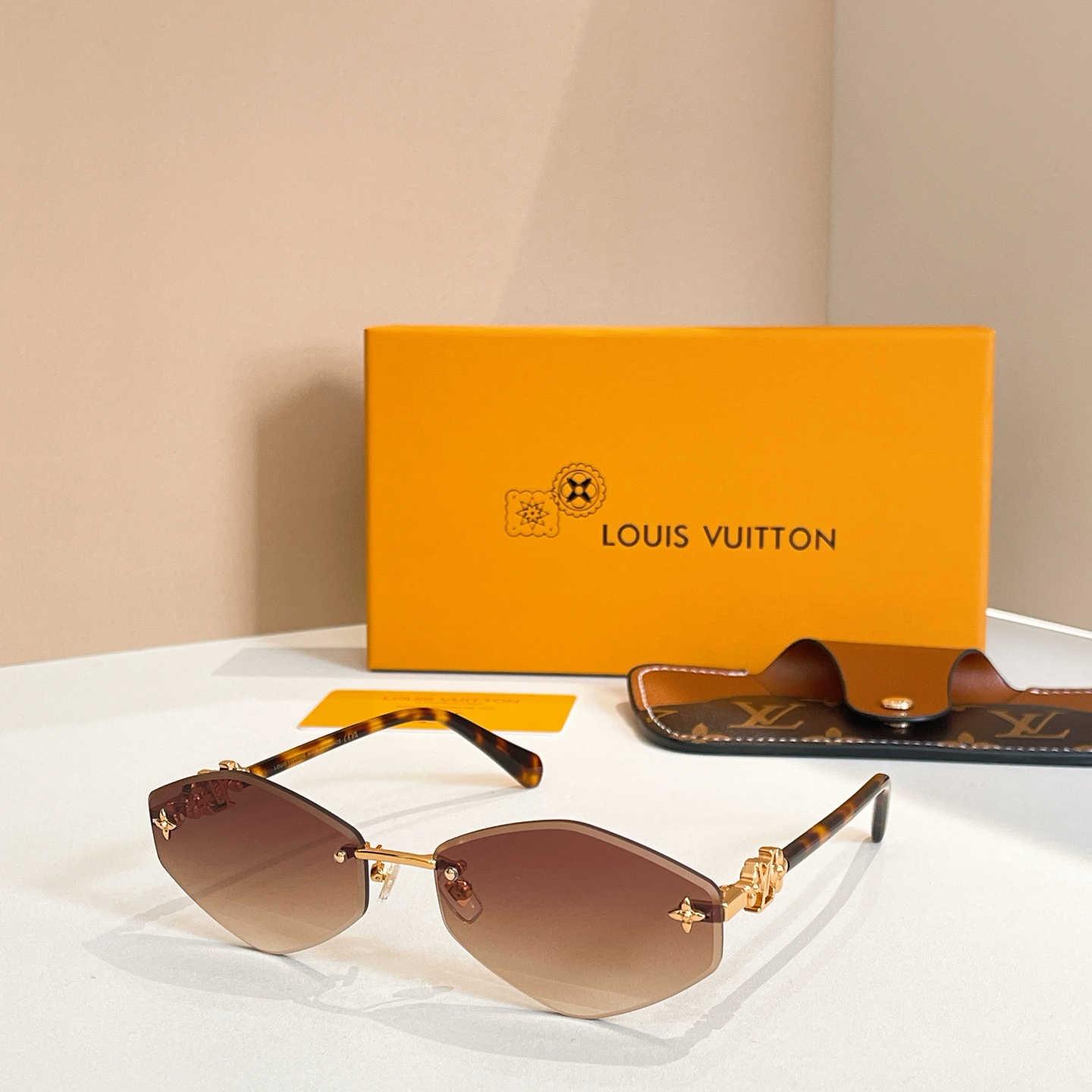 LOUIS VUITTO*✨✨✨MODEL：Z24601✨✨✨ SIZE：63口17-145✨✨✨