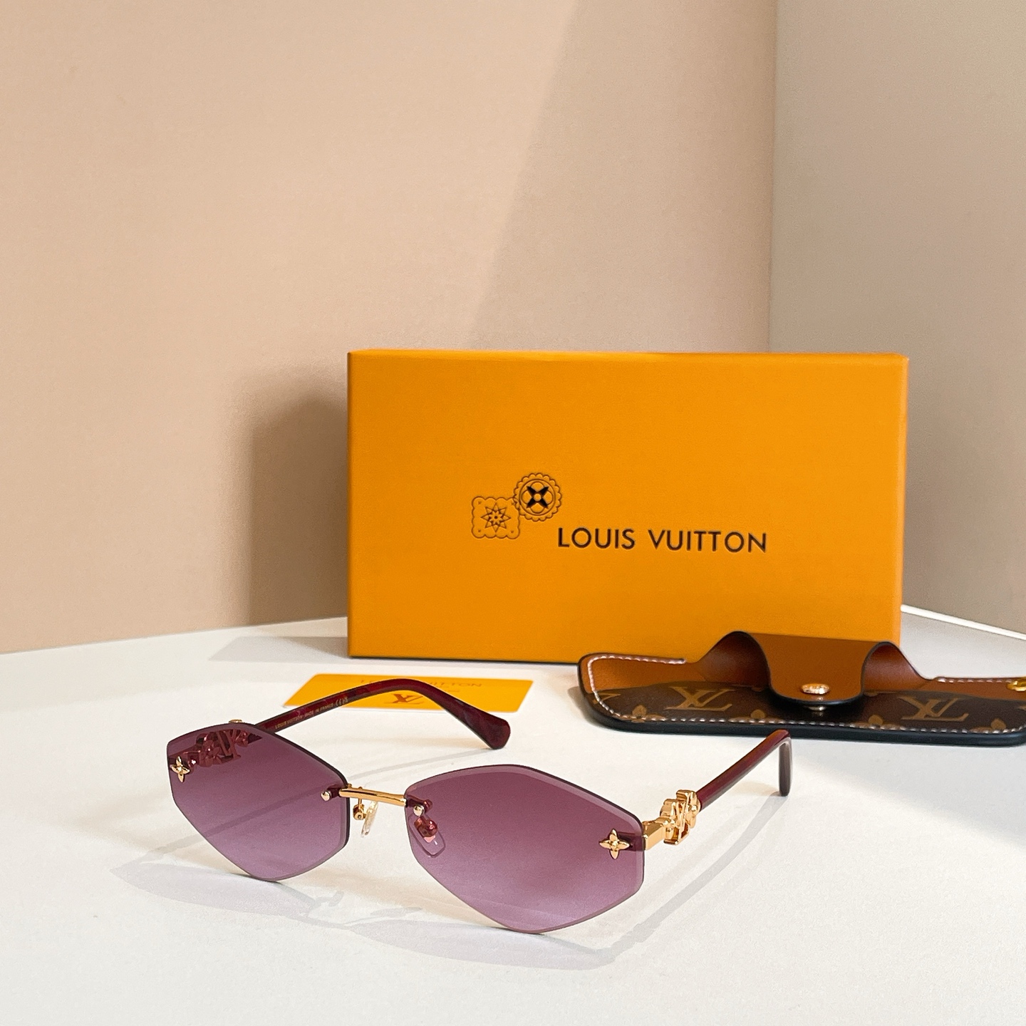 LOUIS VUITTO*✨✨✨MODEL：Z24601✨✨✨ SIZE：63口17-145✨✨✨