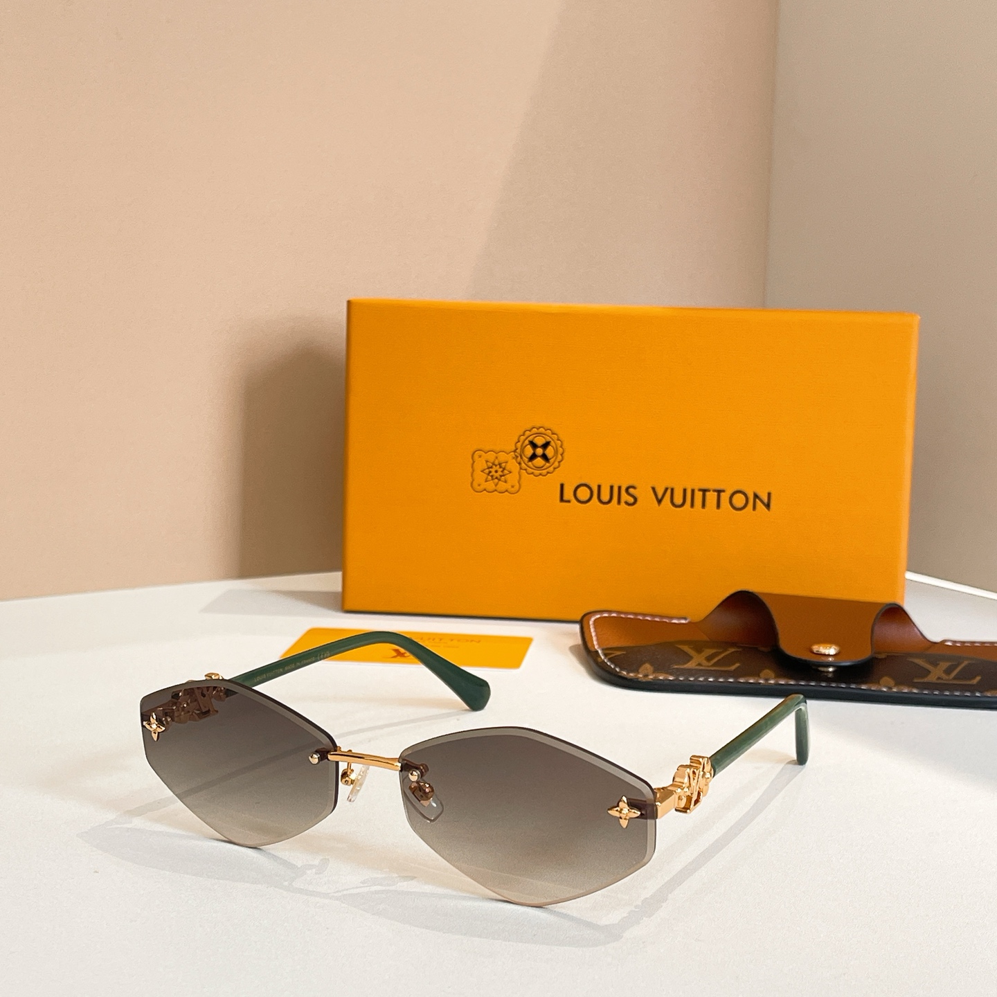 LOUIS VUITTO*✨✨✨MODEL：Z24601✨✨✨ SIZE：63口17-145✨✨✨