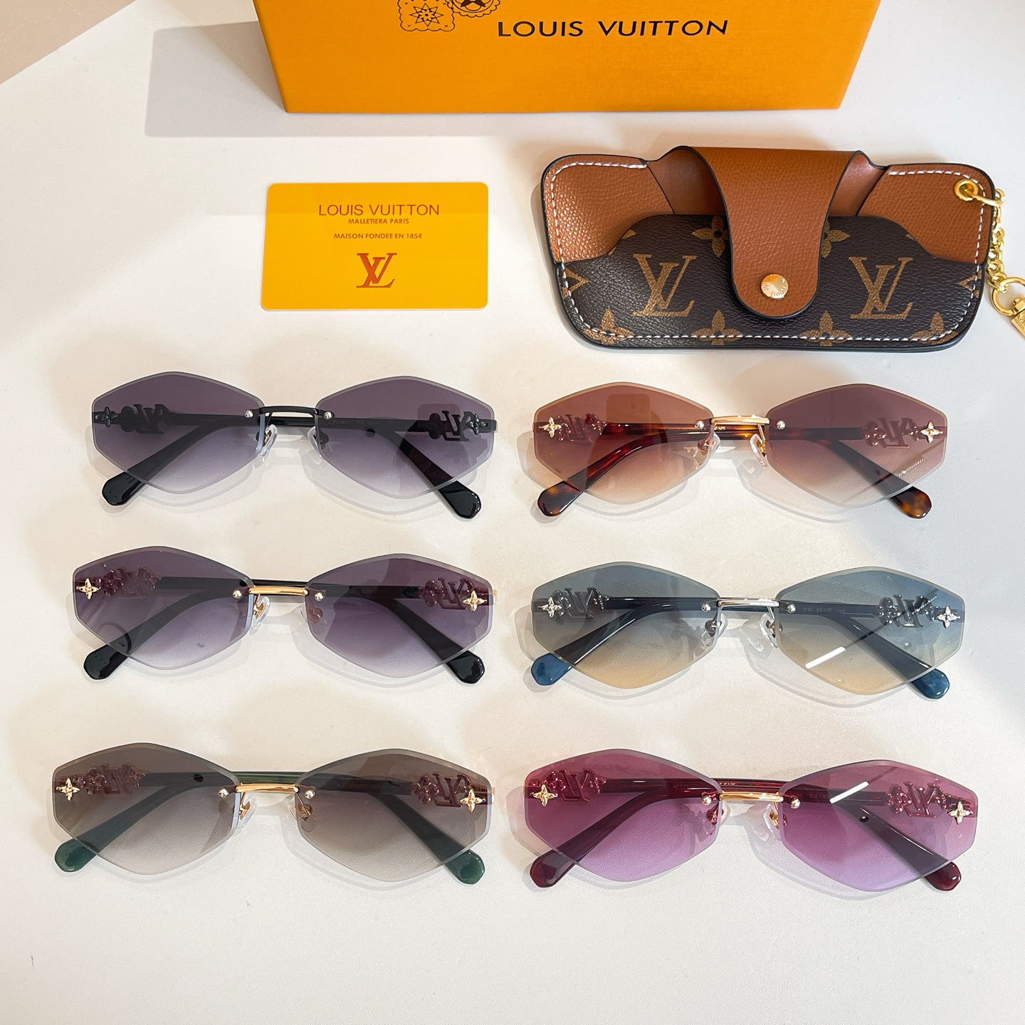 LOUIS VUITTO*✨✨✨MODEL：Z24601✨✨✨ SIZE：63口17-145✨✨✨