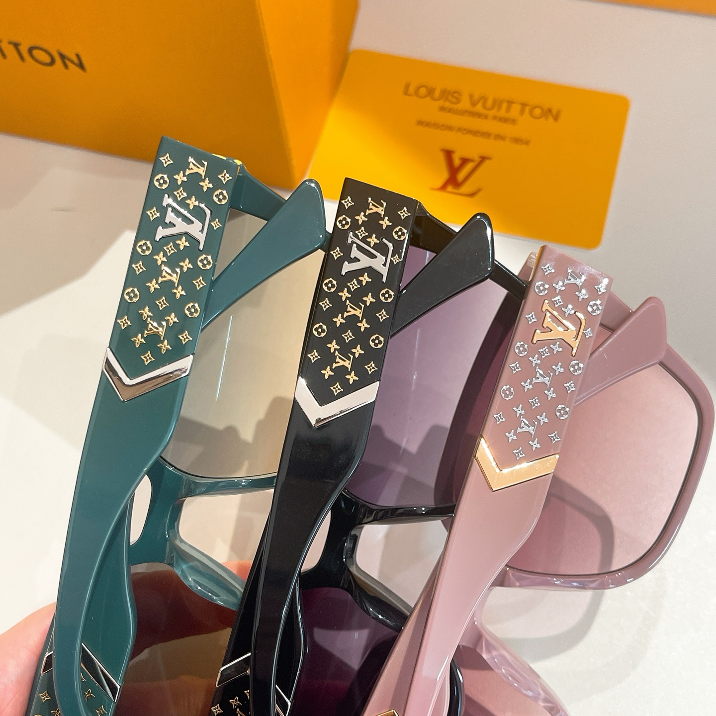 LOUIS VUITTO*✨✨✨MODEL：Z1869 ✨✨✨ SIZE：53口22-145✨✨✨