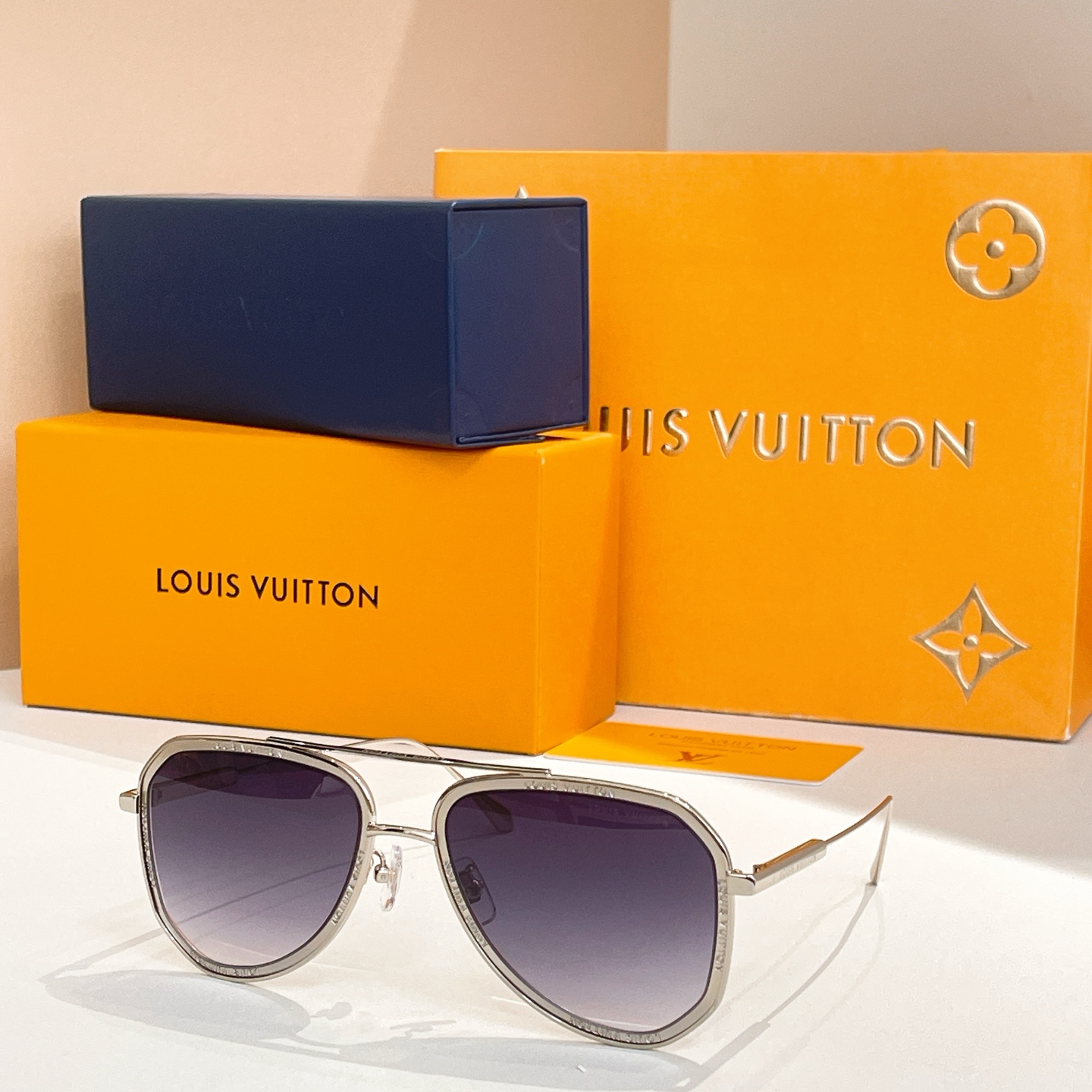 LOUIS VUITTO*✨✨✨MODEL：Z1317 ✨✨✨ SIZE：53口22-145✨✨✨