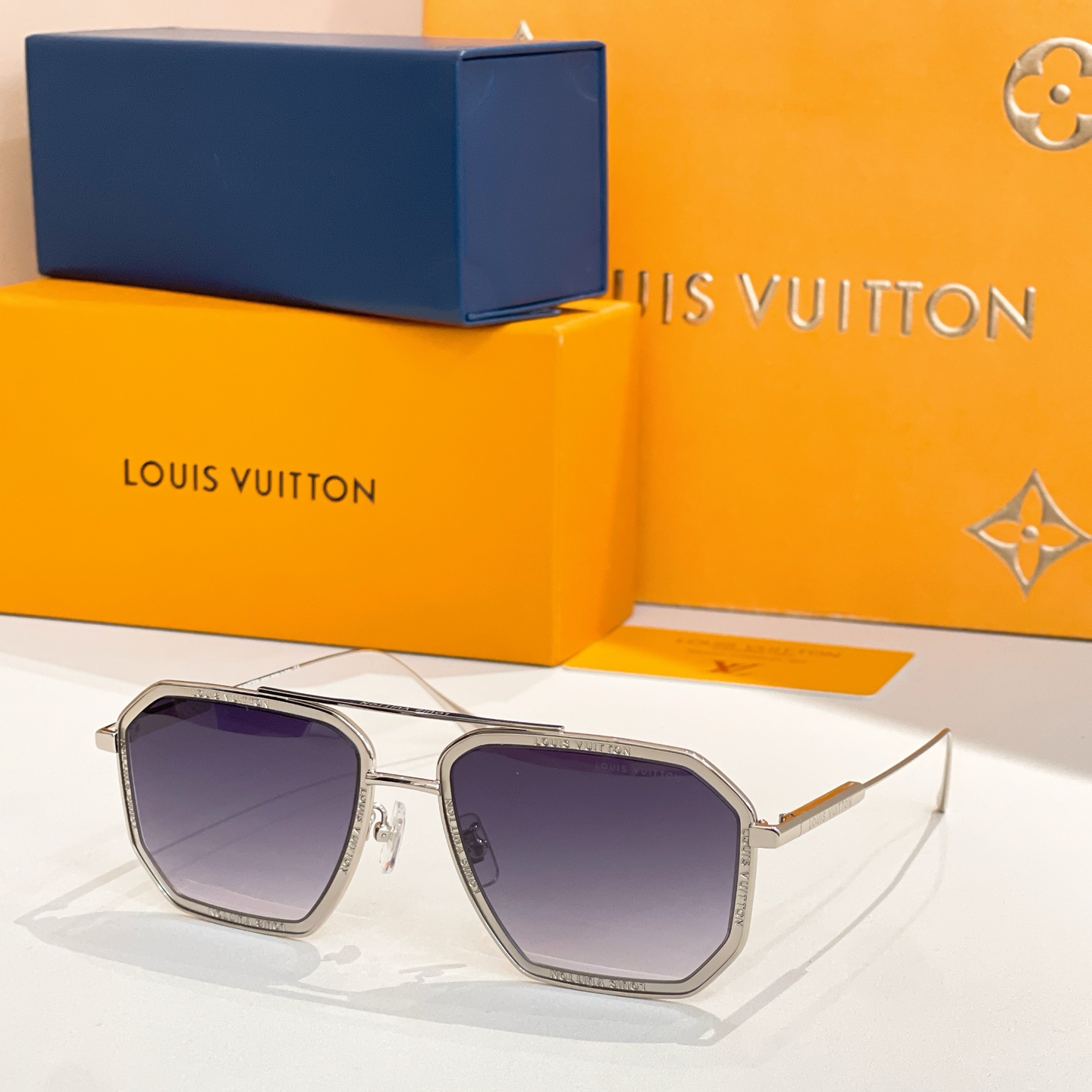 LOUIS VUITTO*✨✨✨MODEL：Z1318✨✨✨ SIZE：53口22-145✨✨✨