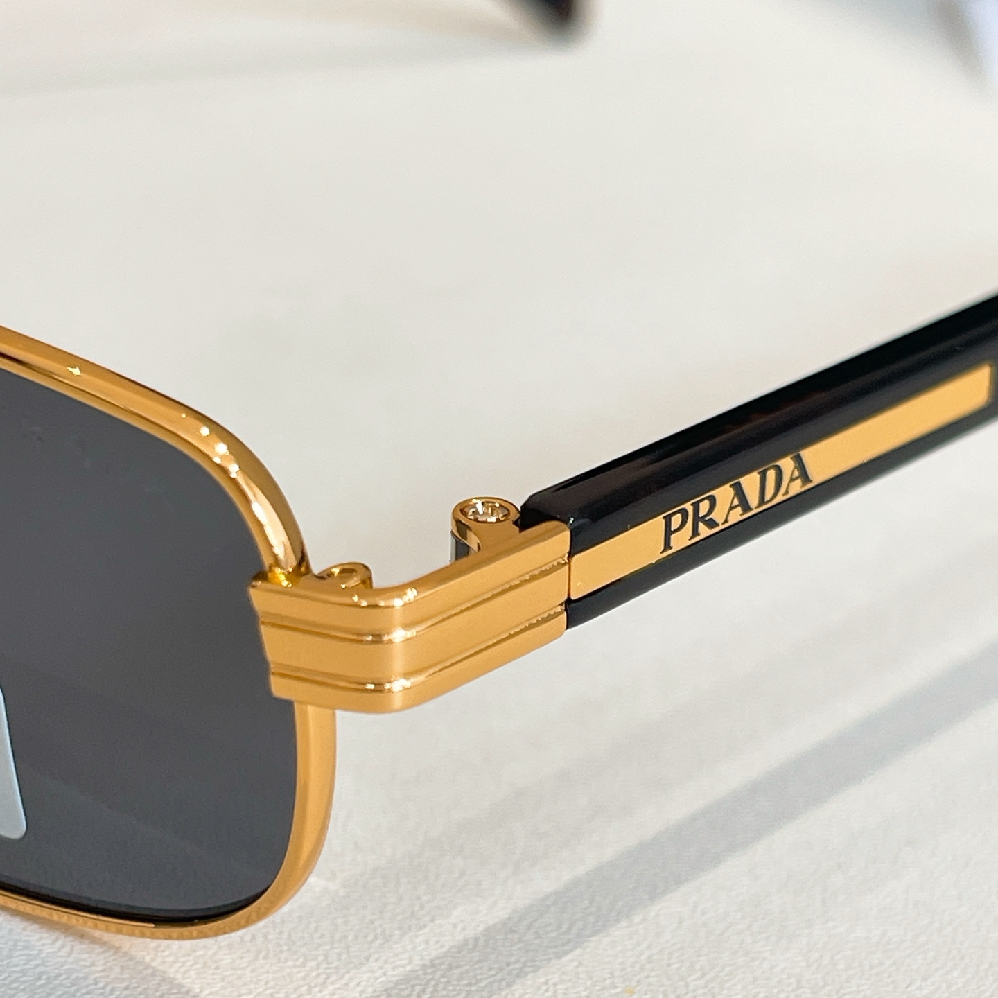 ￼ PRADA✨✨✨MODEL：PR B54S✨✨✨SIZE：54口23-145✨✨✨ 