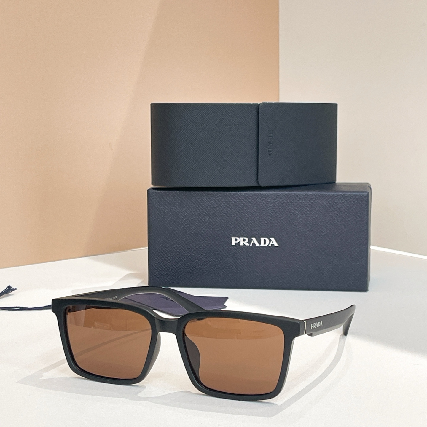 ￼ PRADA✨✨✨MODEL：PR 82YS✨✨✨SIZE：56口17-147✨✨✨ 