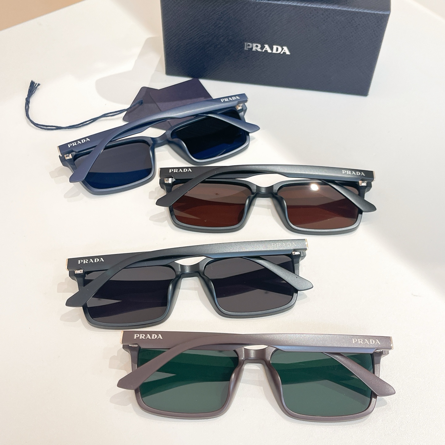 ￼ PRADA✨✨✨MODEL：PR 82YS✨✨✨SIZE：56口17-147✨✨✨ 