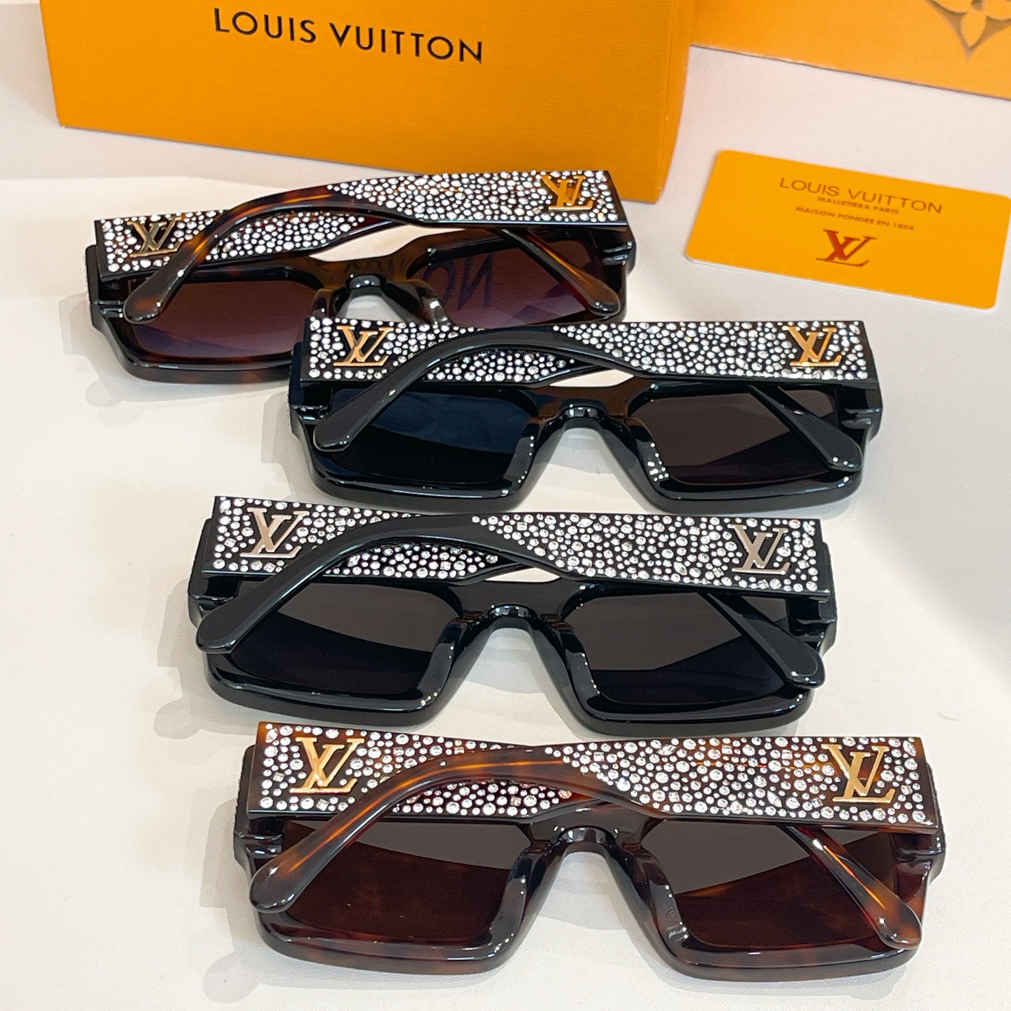 LOUIS VUITTO*✨✨✨MODEL：Z2396E ✨✨✨ SIZE：53口22-145✨✨✨