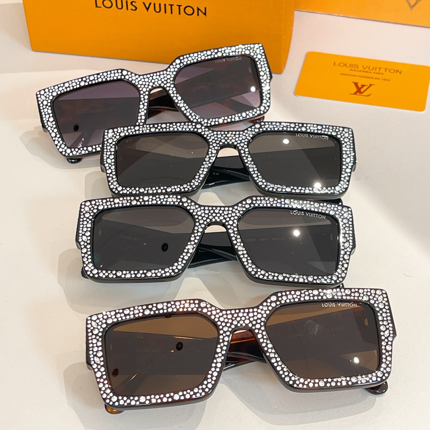LOUIS VUITTO*✨✨✨MODEL：Z2396E ✨✨✨ SIZE：53口22-145✨✨✨