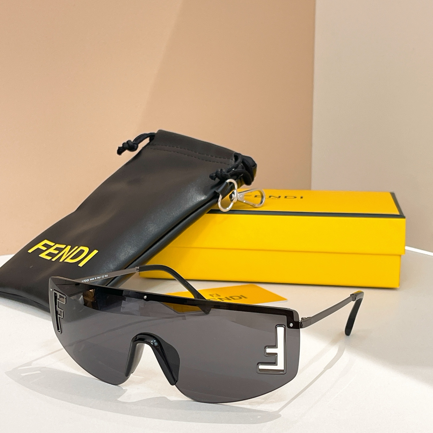FENDI✨✨✨MODEL：FE40168U✨✨ SIZE：145口0-142✨✨✨