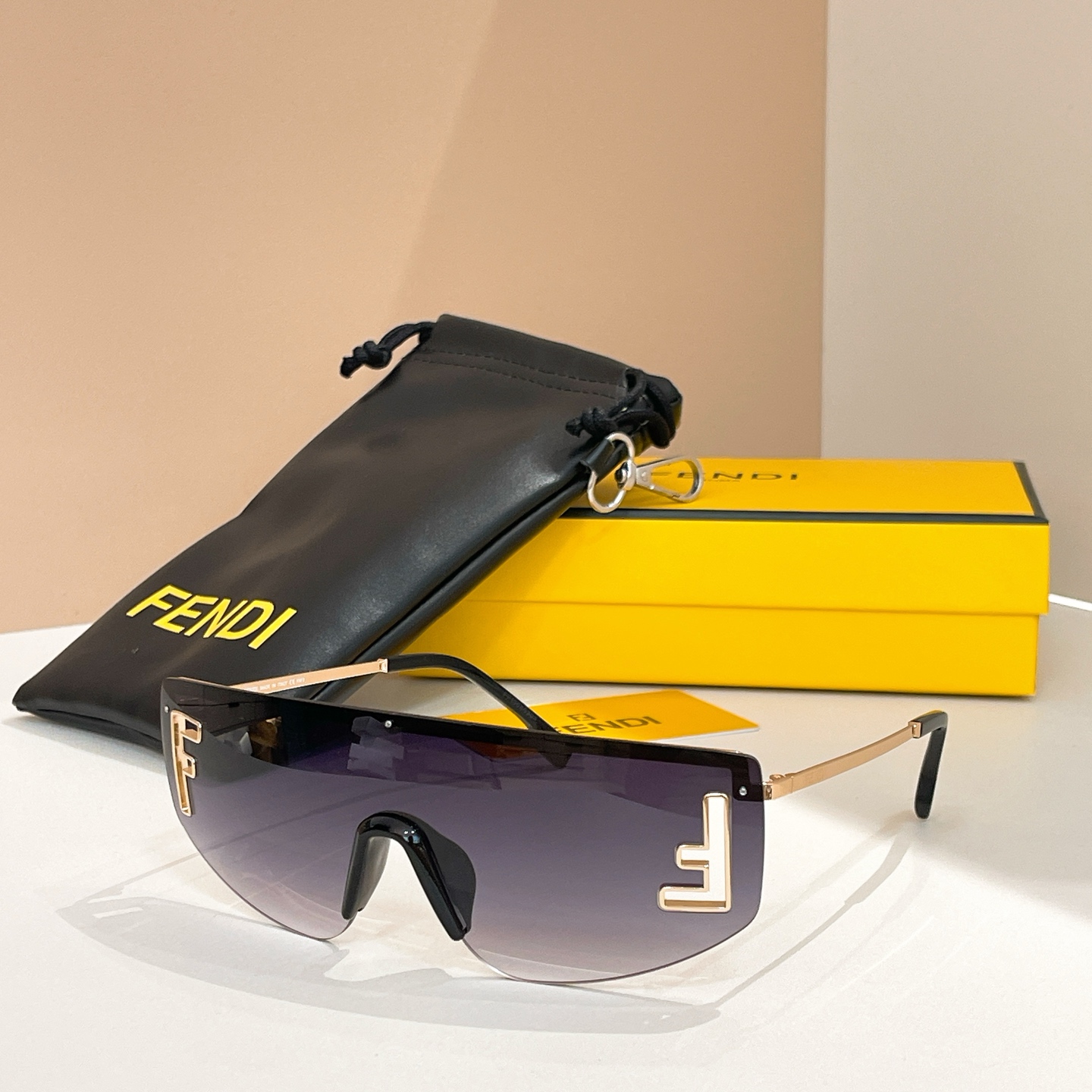 FENDI✨✨✨MODEL：FE40168U✨✨ SIZE：145口0-142✨✨✨