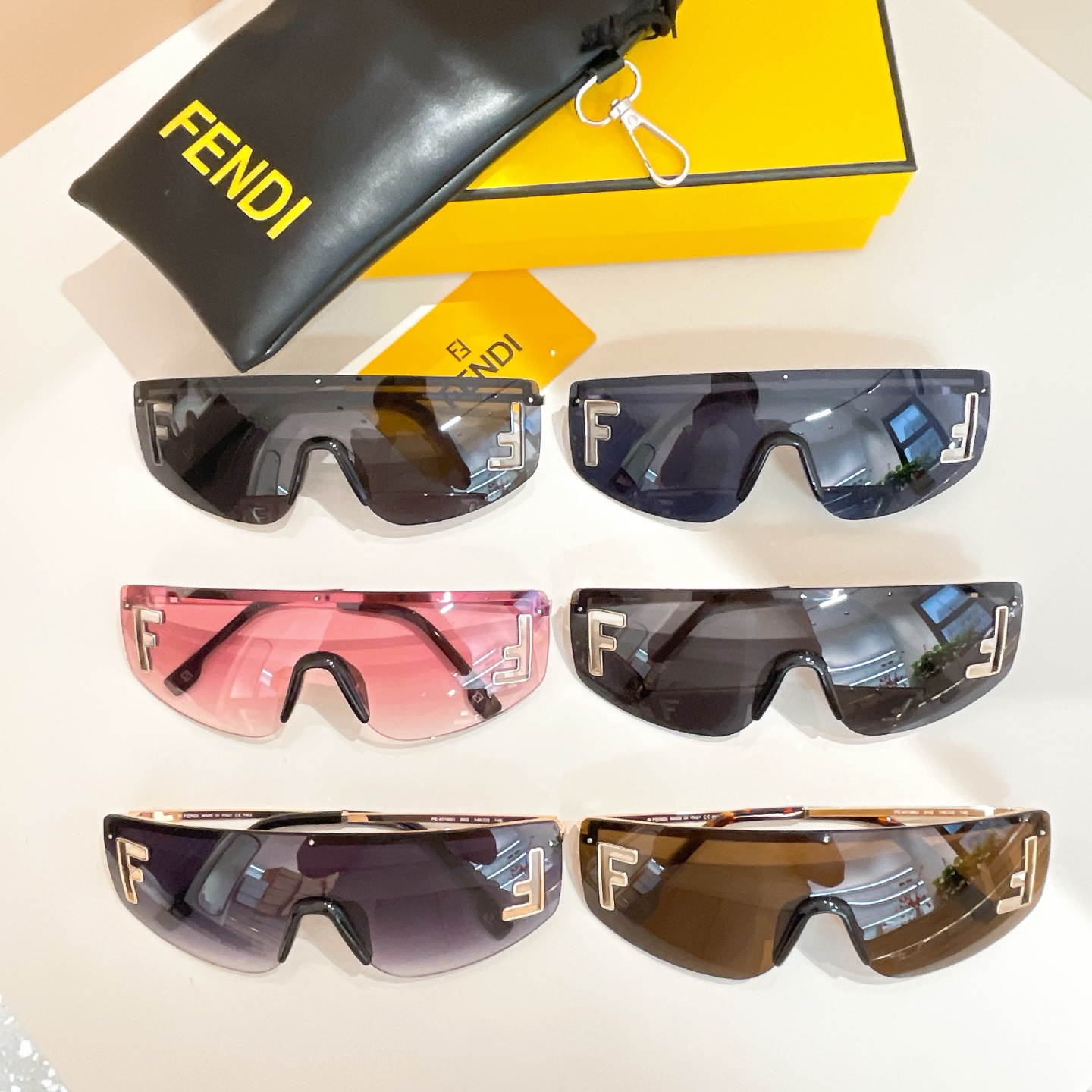 FENDI✨✨✨MODEL：FE40168U✨✨ SIZE：145口0-142✨✨✨