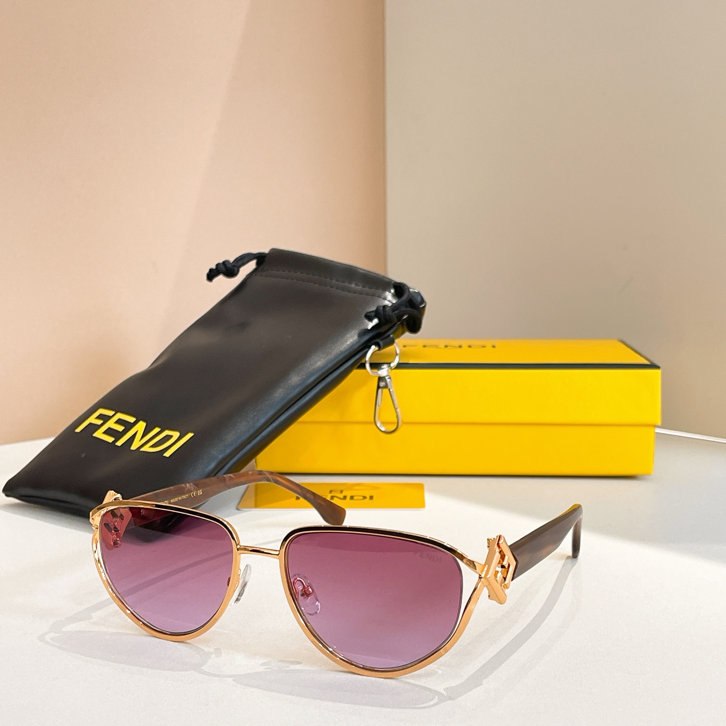 FENDI✨✨✨MODEL：FE4099✨✨ SIZE：56口18-140✨✨✨