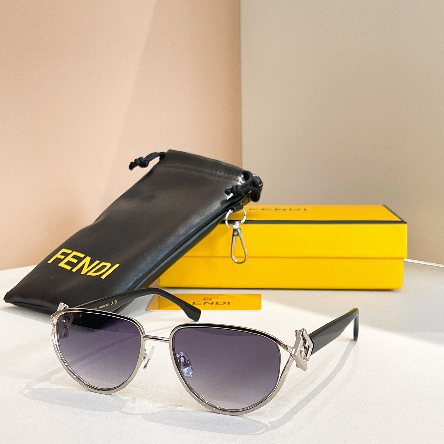 FENDI✨✨✨MODEL：FE4099✨✨ SIZE：56口18-140✨✨✨