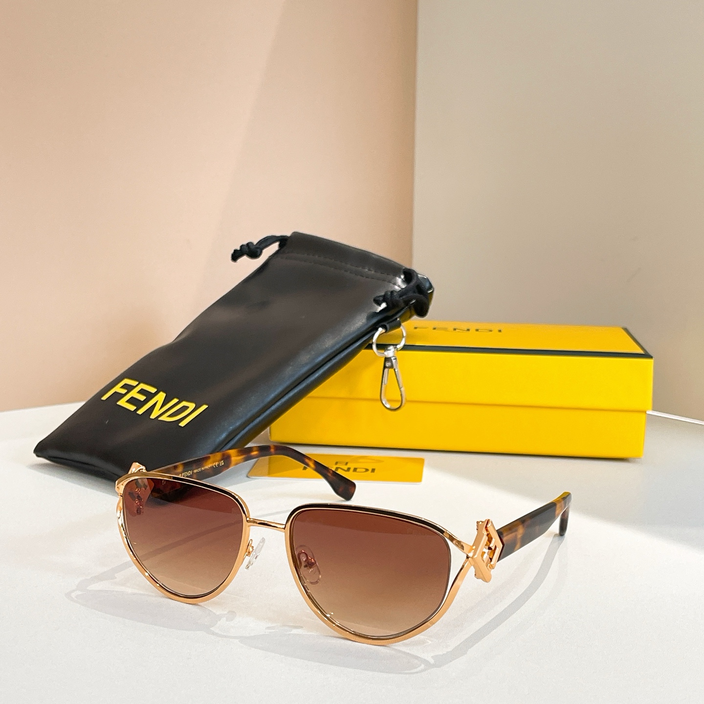 FENDI✨✨✨MODEL：FE4099✨✨ SIZE：56口18-140✨✨✨