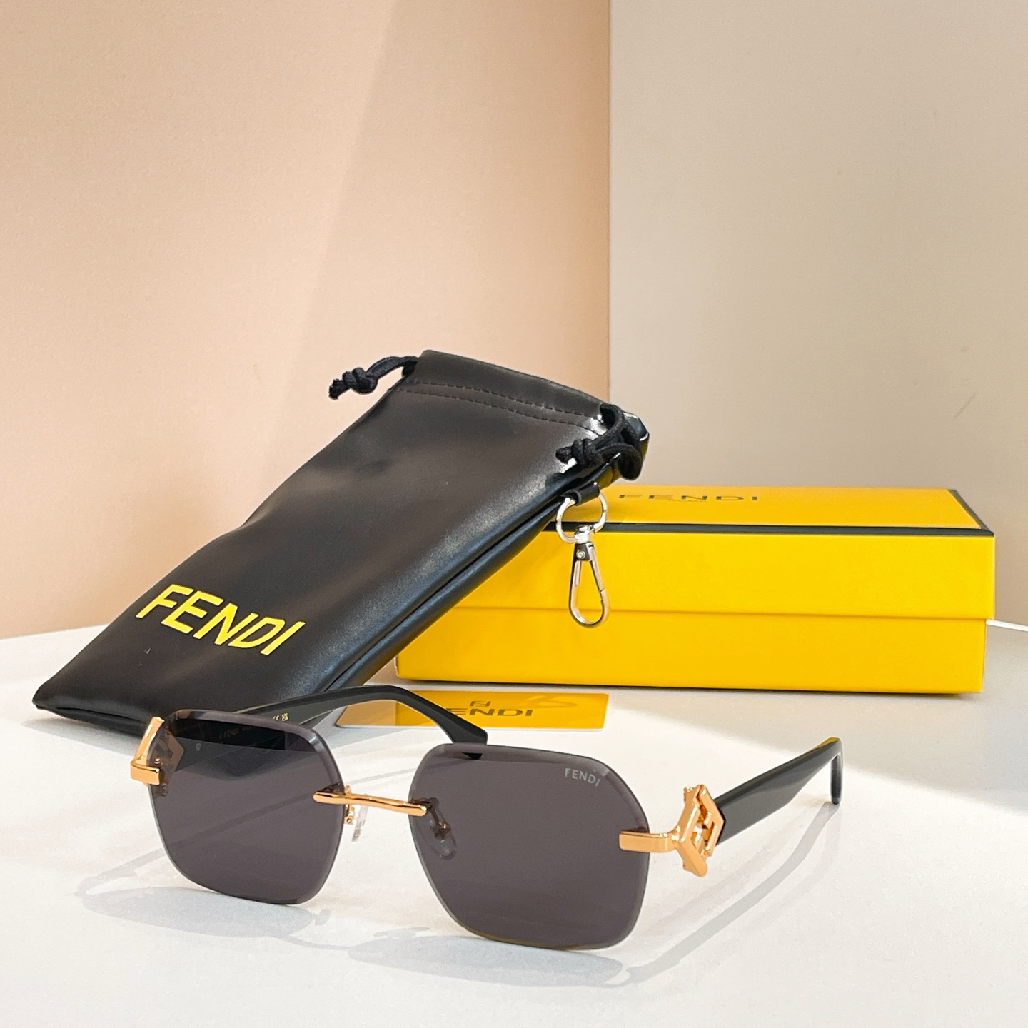 FENDI✨✨✨MODEL：FE4102✨✨ SIZE：58口17-140✨✨✨