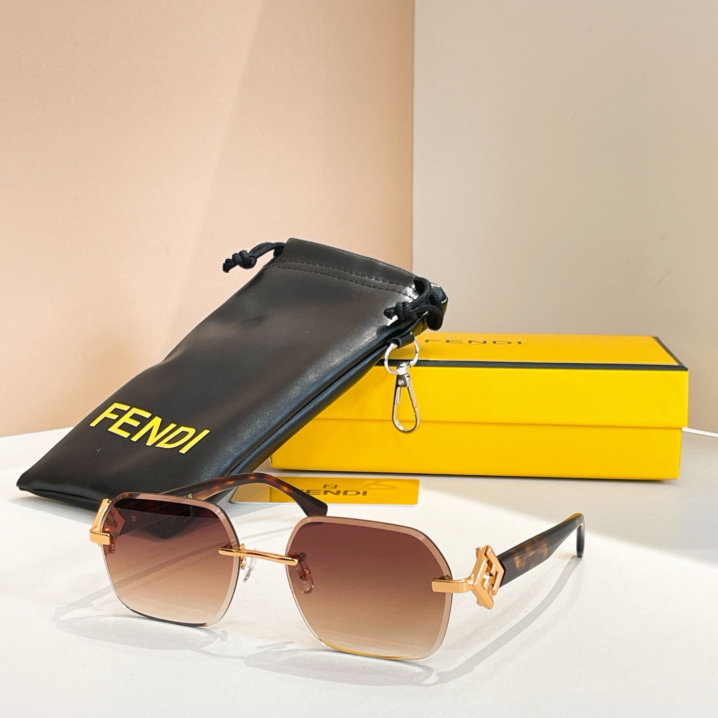 FENDI✨✨✨MODEL：FE4102✨✨ SIZE：58口17-140✨✨✨