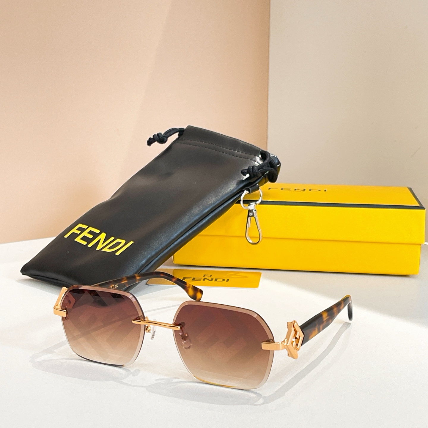 FENDI✨✨✨MODEL：FE4102✨✨ SIZE：58口17-140✨✨✨