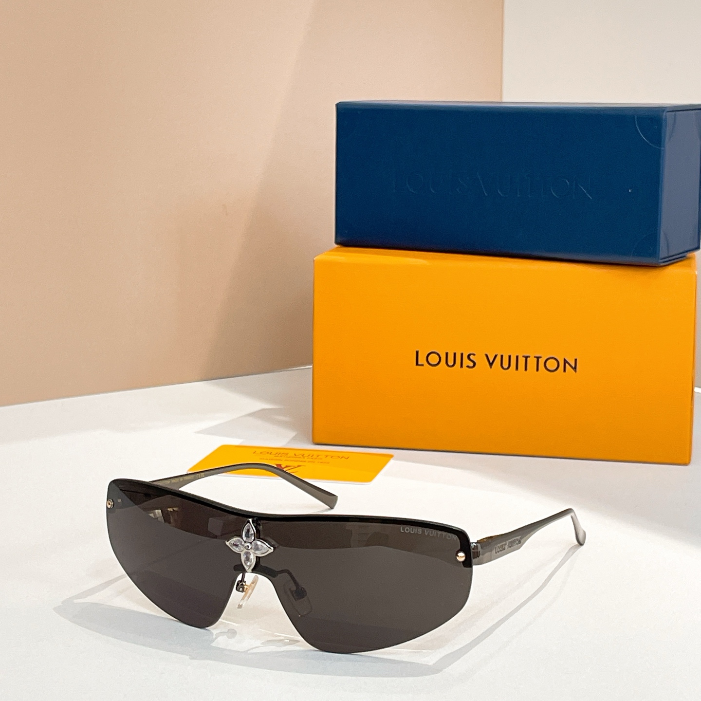 LOUIS VUITTO*✨✨✨MODEL：Z2064✨✨✨ SIZE：137口0-135✨✨✨