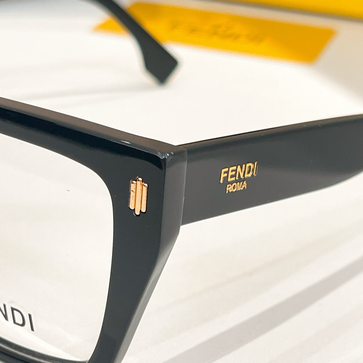 FENDI✨✨✨MODEL：FE50085I✨✨ SIZE：54口17-145✨✨✨