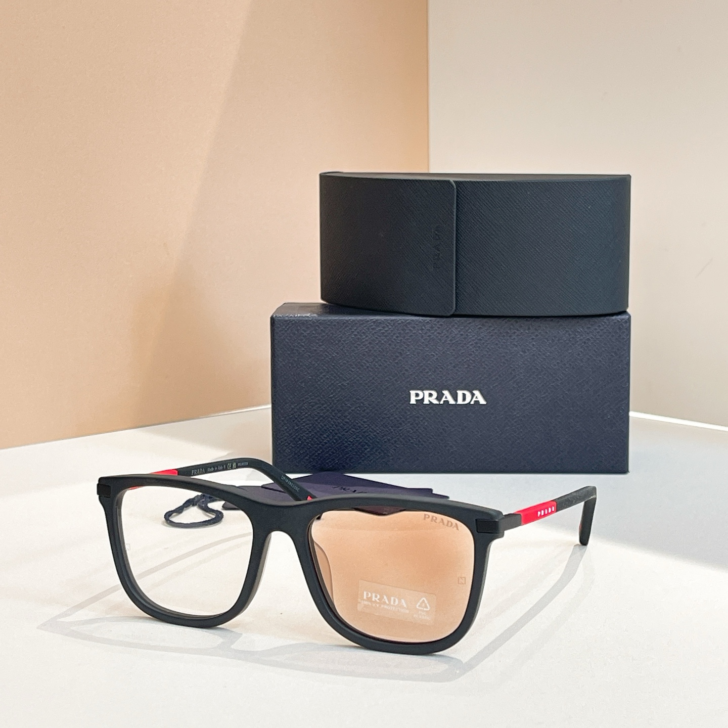 ￼ PRADA✨✨✨MODEL：SPS A59✨✨✨SIZE：55口19-145✨✨✨ 太阳镜，变色镜