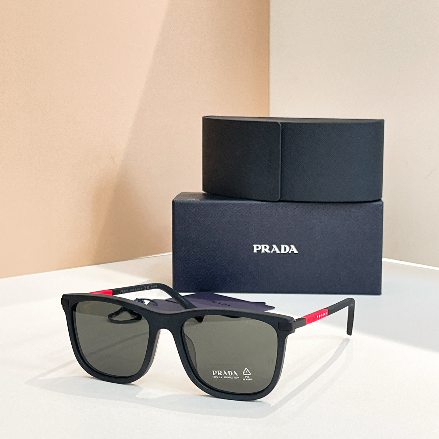 ￼ PRADA✨✨✨MODEL：SPS A59✨✨✨SIZE：55口19-145✨✨✨ 太阳镜，变色镜