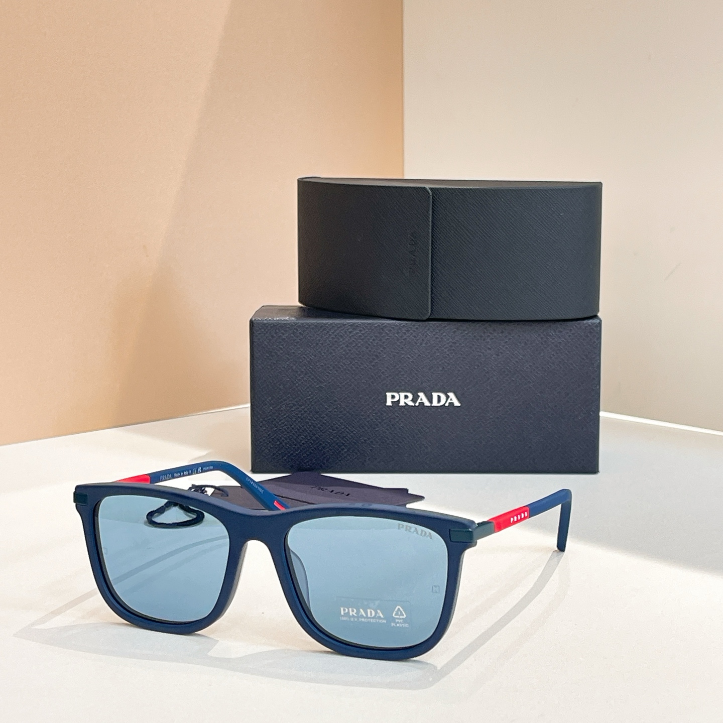 ￼ PRADA✨✨✨MODEL：SPS A59✨✨✨SIZE：55口19-145✨✨✨ 太阳镜，变色镜