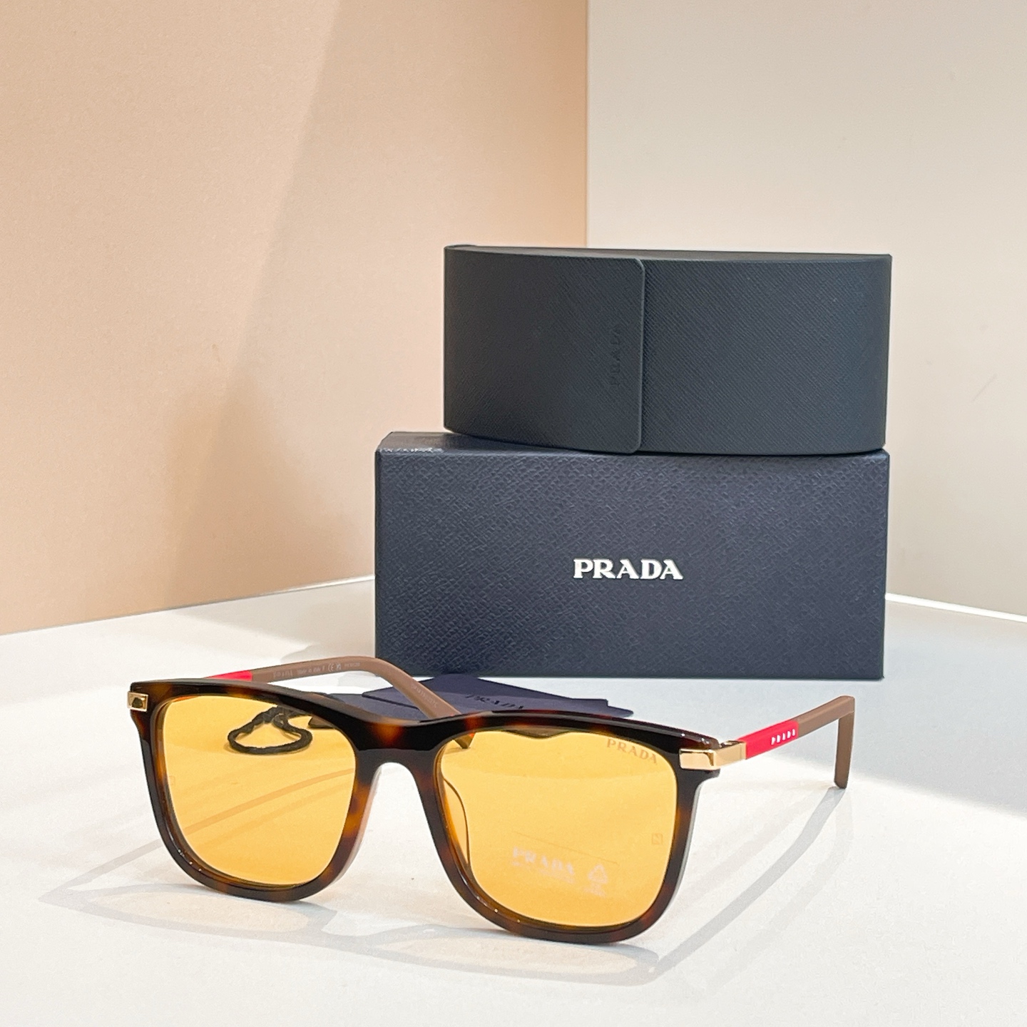 ￼ PRADA✨✨✨MODEL：SPS A59✨✨✨SIZE：55口19-145✨✨✨ 太阳镜，变色镜