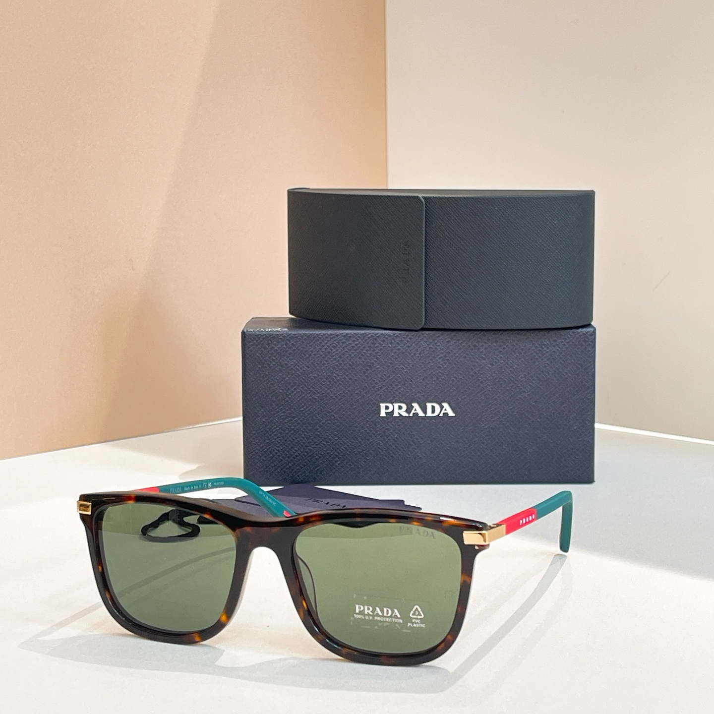 ￼ PRADA✨✨✨MODEL：SPS A59✨✨✨SIZE：55口19-145✨✨✨ 太阳镜，变色镜
