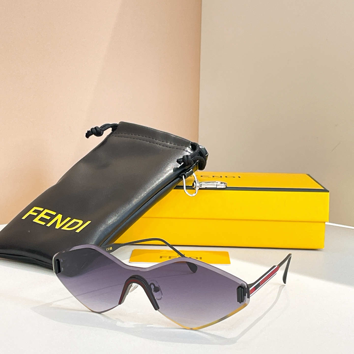 FEND*✨✨✨MODEL：FE 0440/S✨✨ SIZE：145口0-142✨✨✨