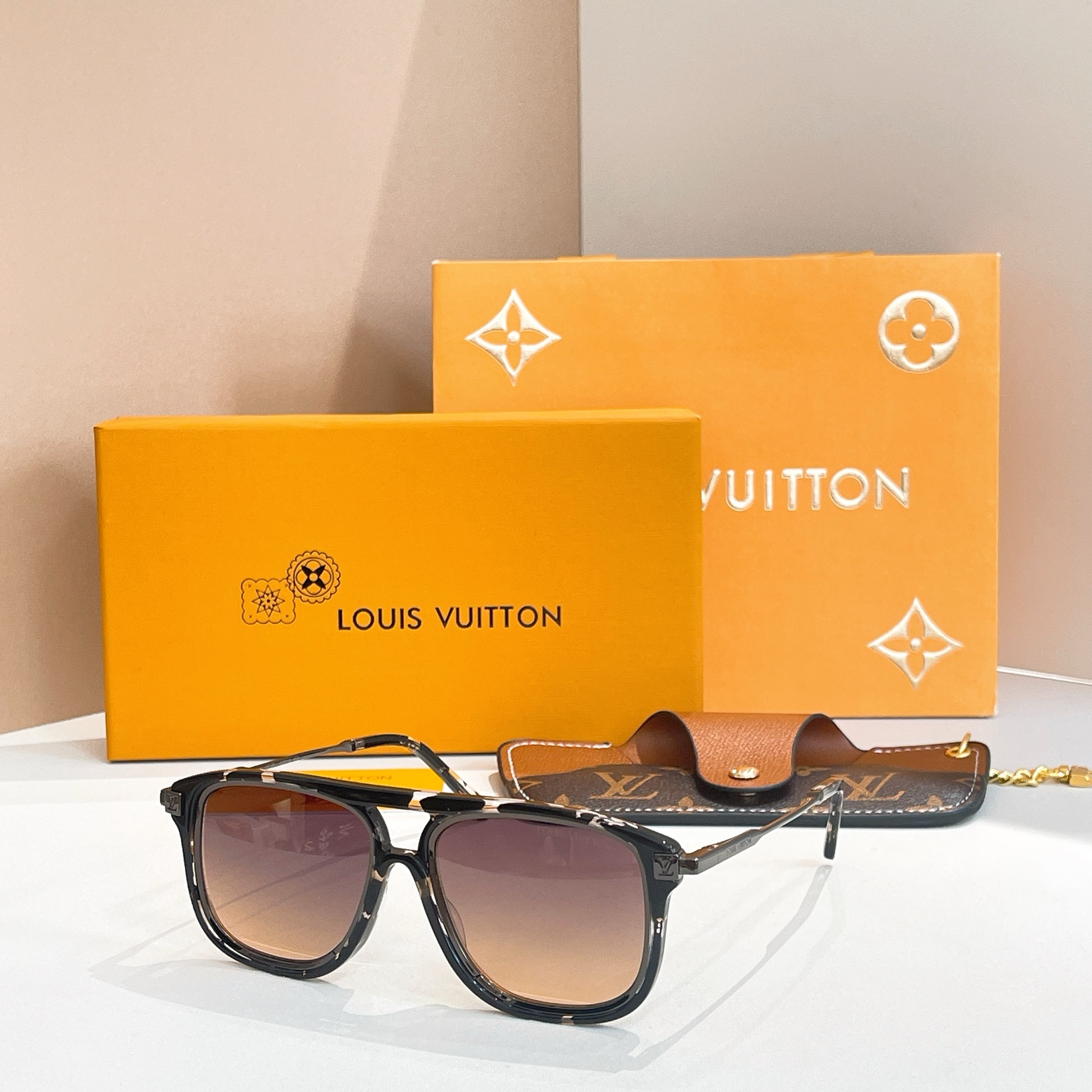 LOUIS VUITTO*✨✨✨MODEL：Z2595U  ✨✨✨ SIZE：56口18-150✨✨✨