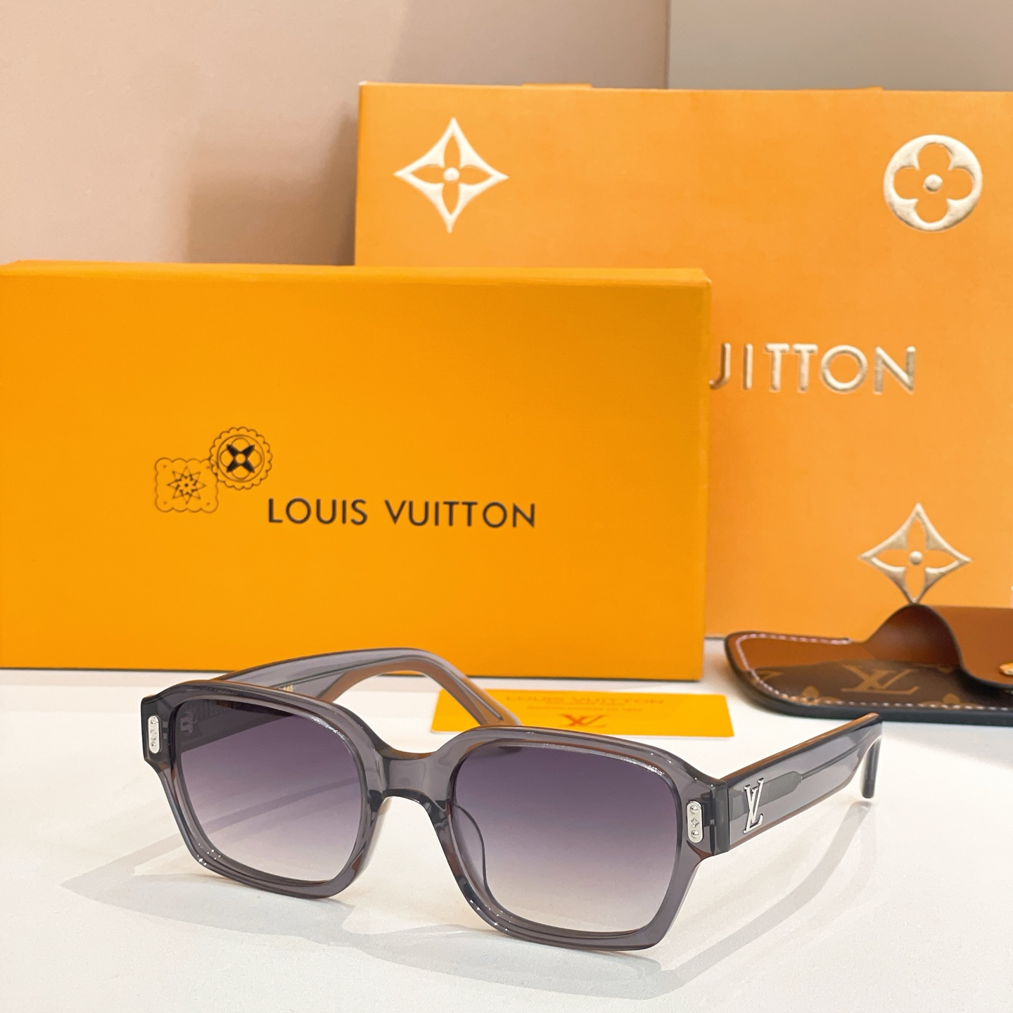 LOUIS VUITTO*✨✨✨MODEL：Z2676U  ✨✨✨ SIZE：55口21-145✨✨✨