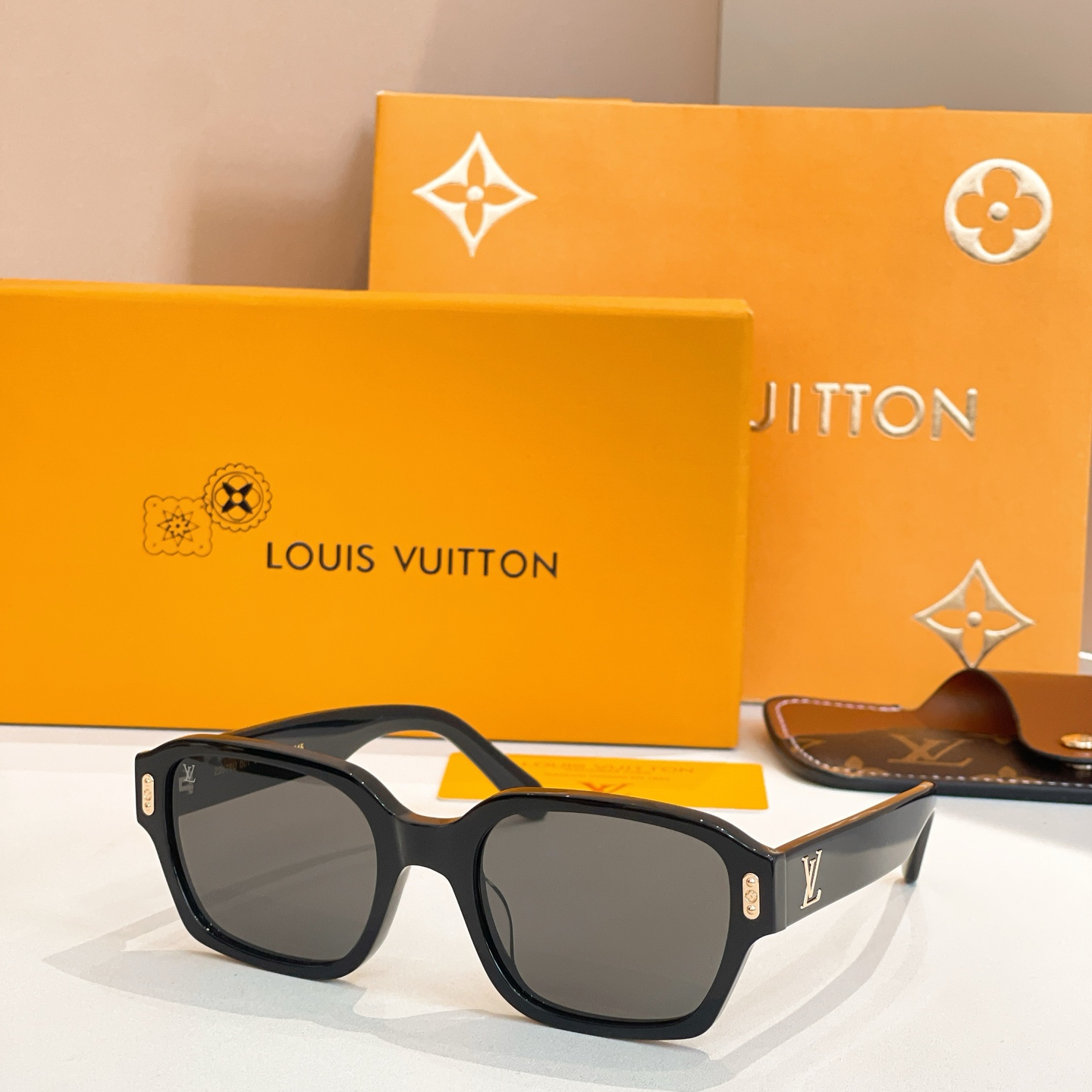 LOUIS VUITTO*✨✨✨MODEL：Z2676U  ✨✨✨ SIZE：55口21-145✨✨✨