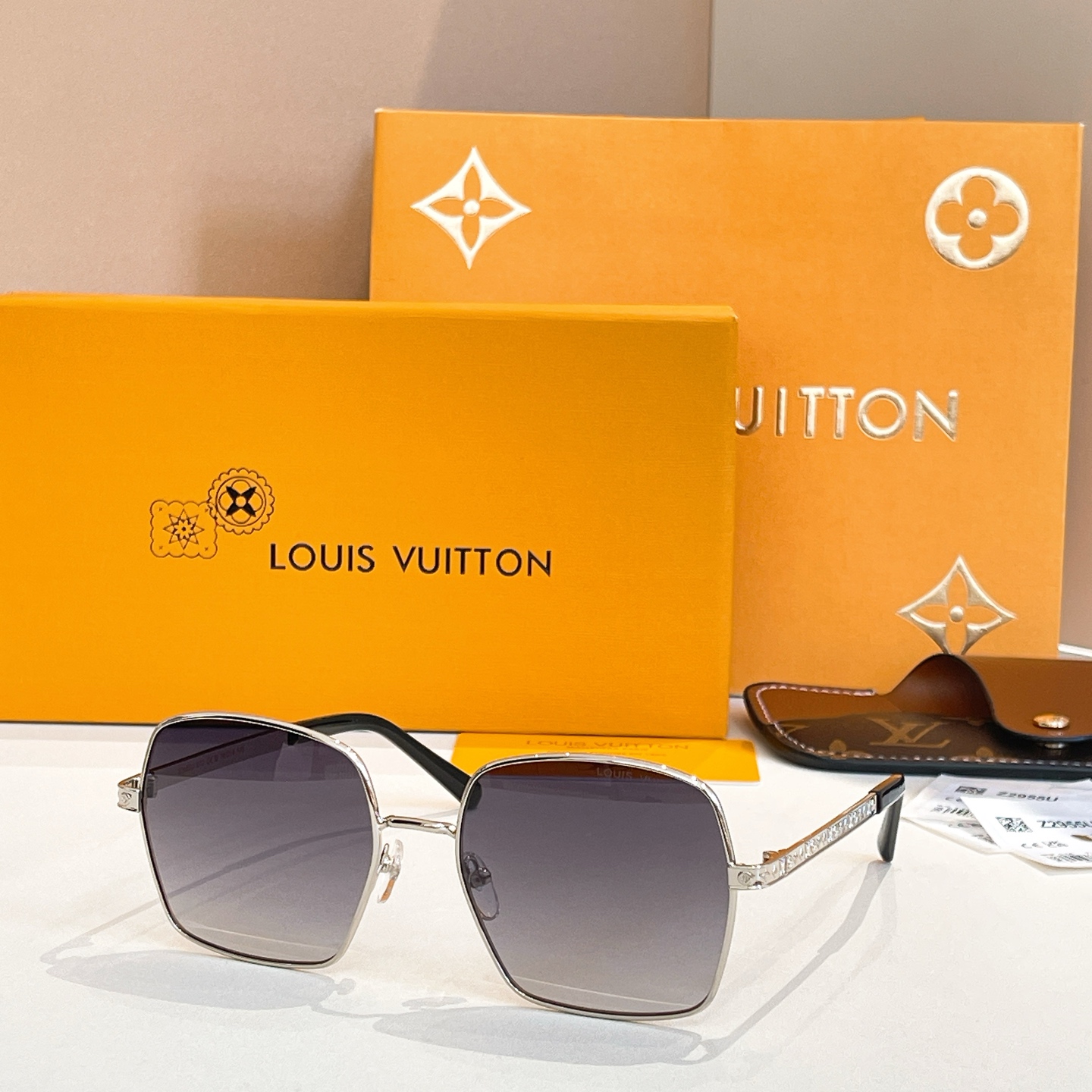 LOUIS VUITTO*✨✨✨MODEL：Z2955U  ✨✨✨ SIZE：56口19-145✨✨✨
