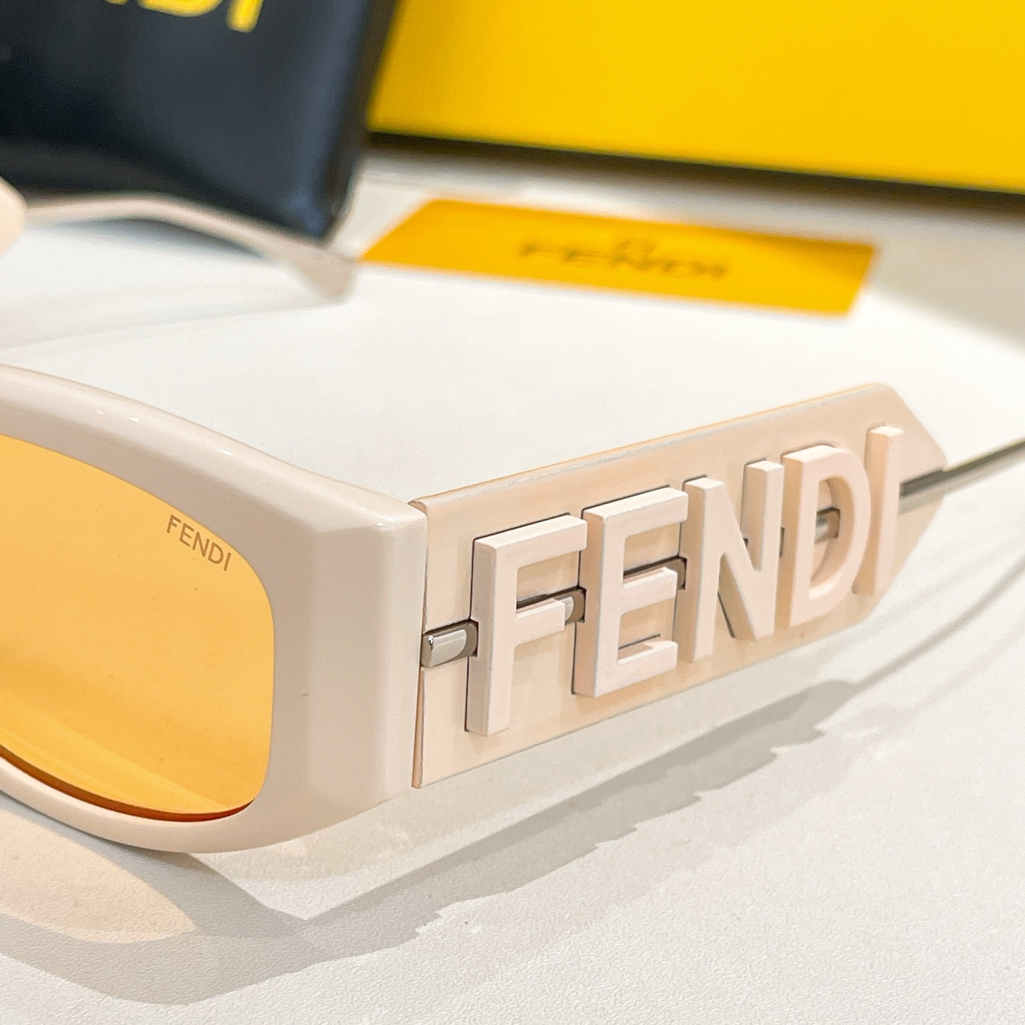 FEND*✨✨✨MODEL：FE 4087✨✨ SIZE：55口21-145✨✨✨