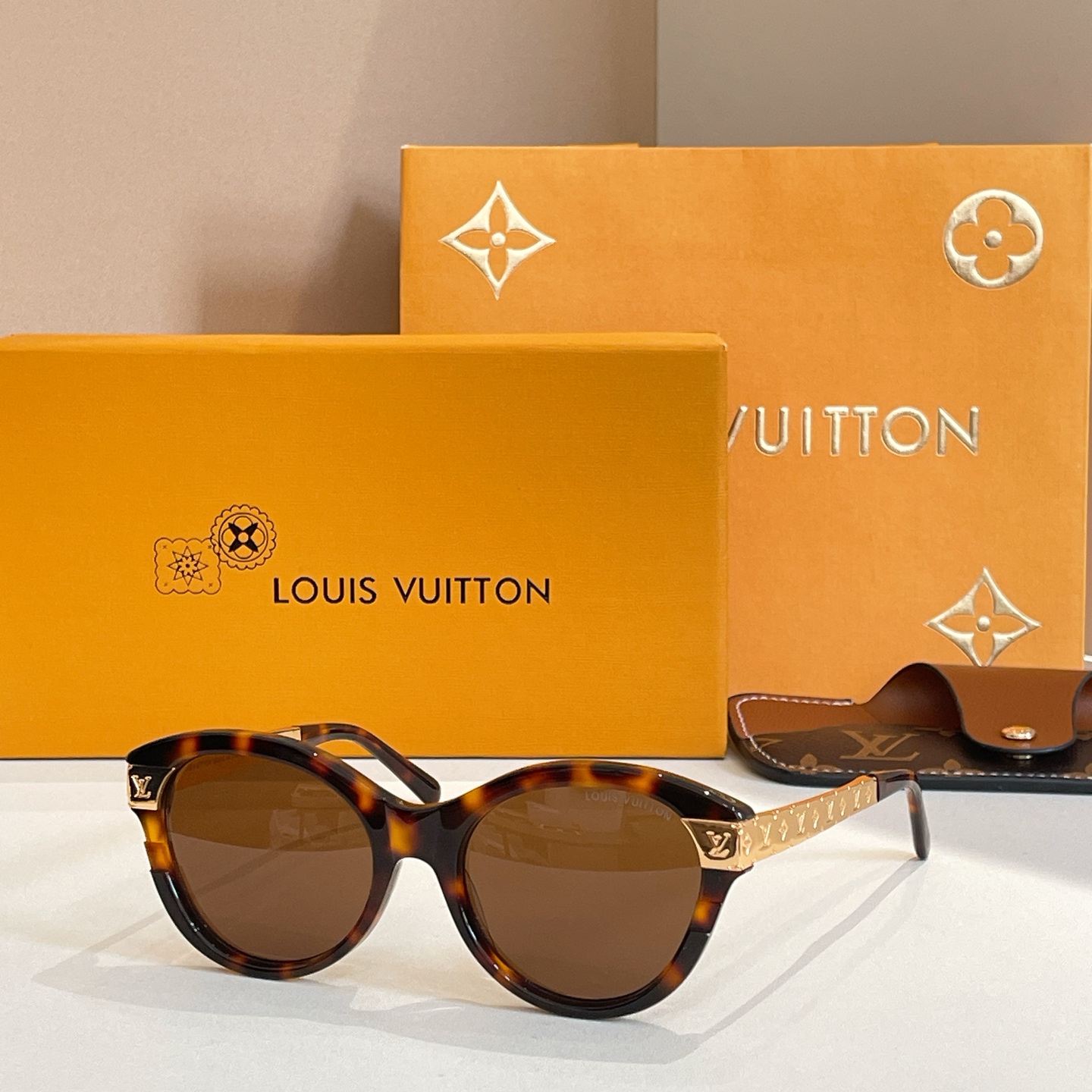 LOUIS VUITTO*✨✨✨MODEL：Z1857E✨✨✨ SIZE：55口19-145✨✨✨