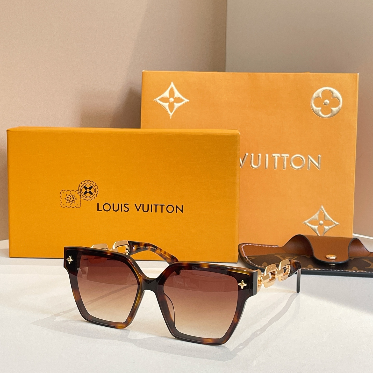 LOUIS VUITTO*✨✨✨MODEL：Z2039U✨✨✨ SIZE：54口19-148✨✨✨