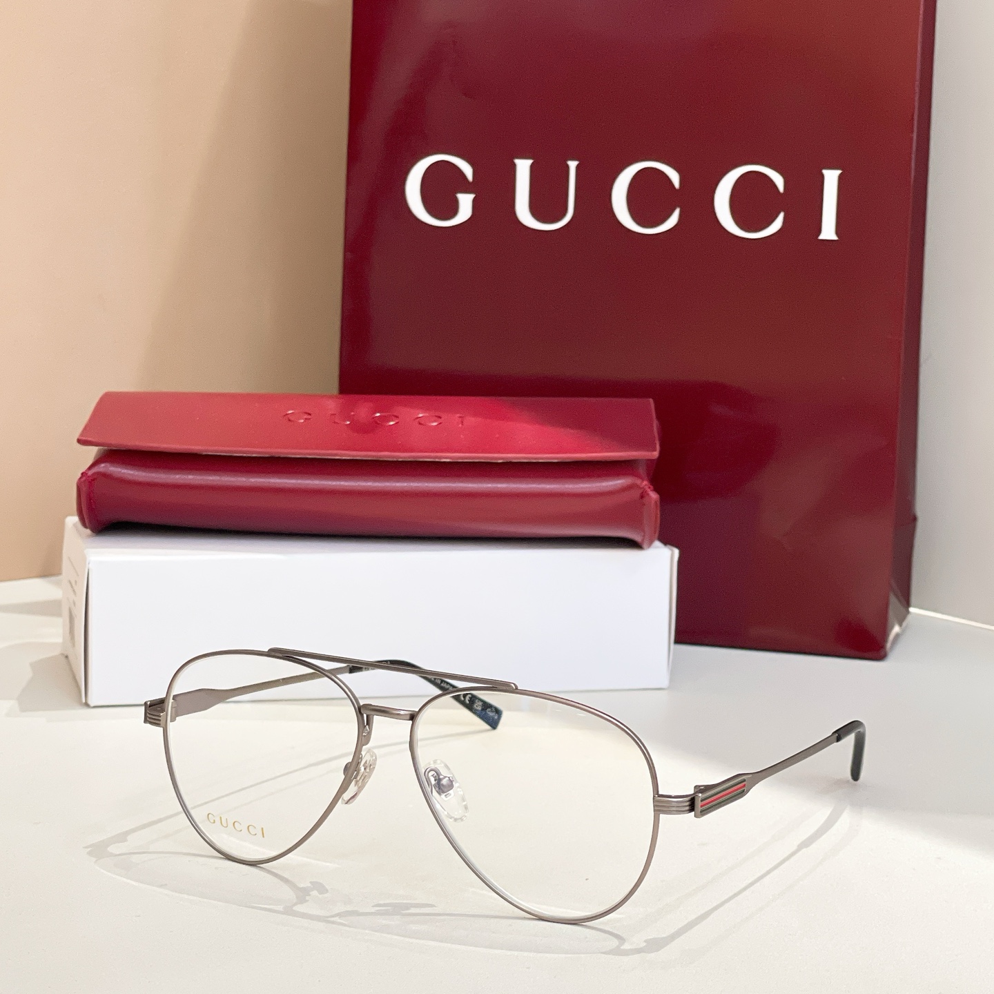 GUCC*🐝🐝🐝MODELGG1874S🐝🐝🐝SIZE57口14-145🐝🐝🐝光学镜，太阳镜