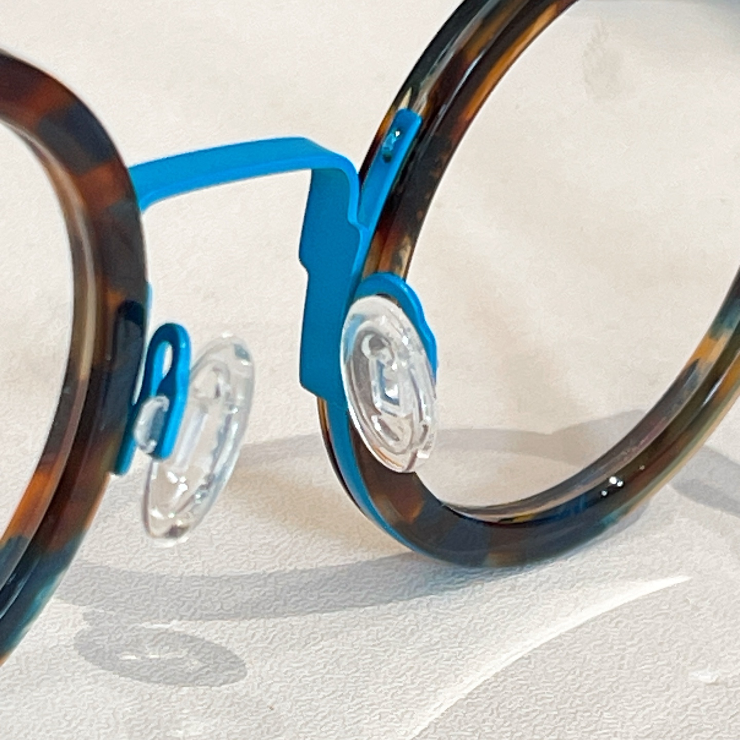 THEO⚜️⚜️⚜️⚜️⚜️⚜️钛~~光学镜,盒子➕15