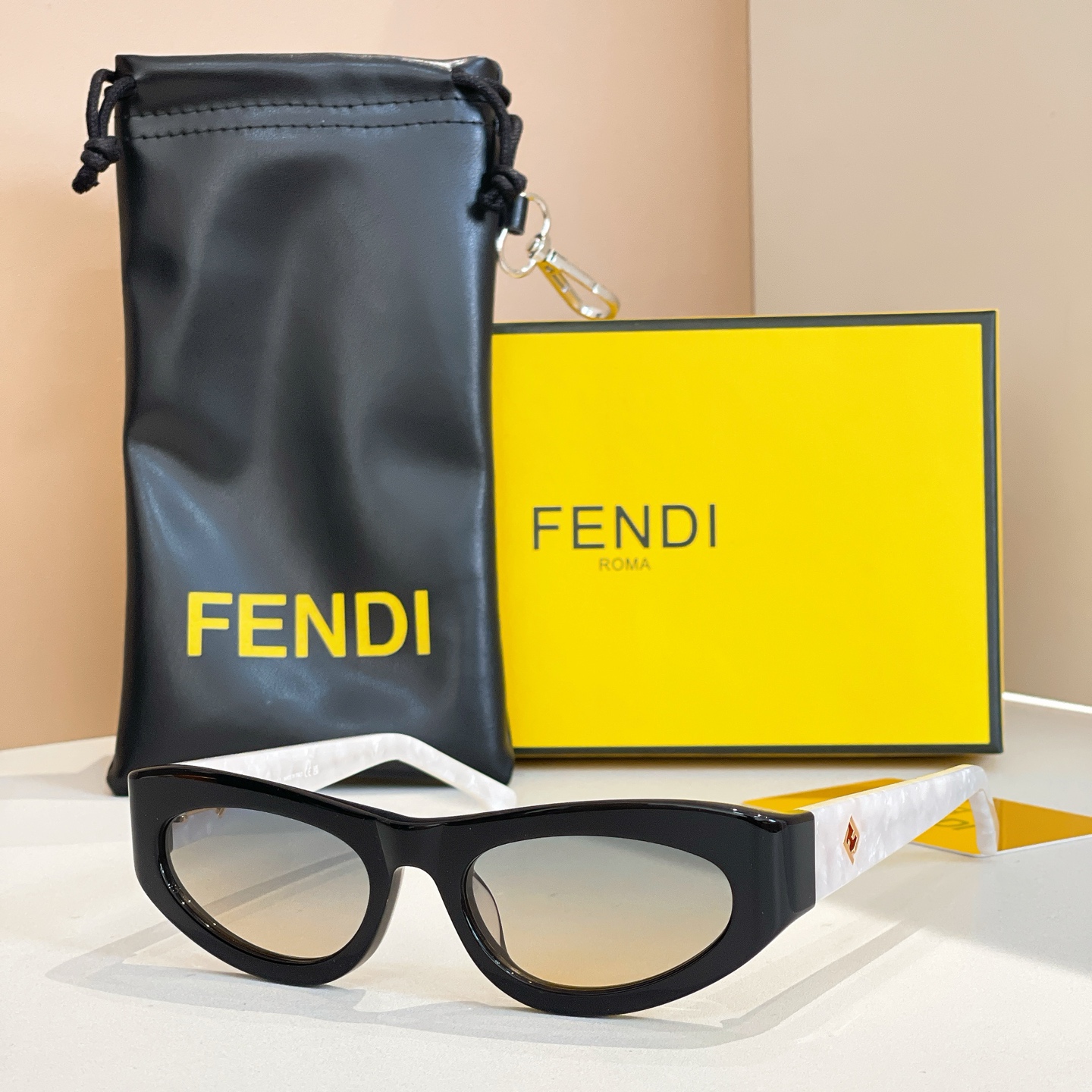 FEND*✨✨✨MODEL FE40118✨✨✨SIZE53口20-145✨✨✨ 