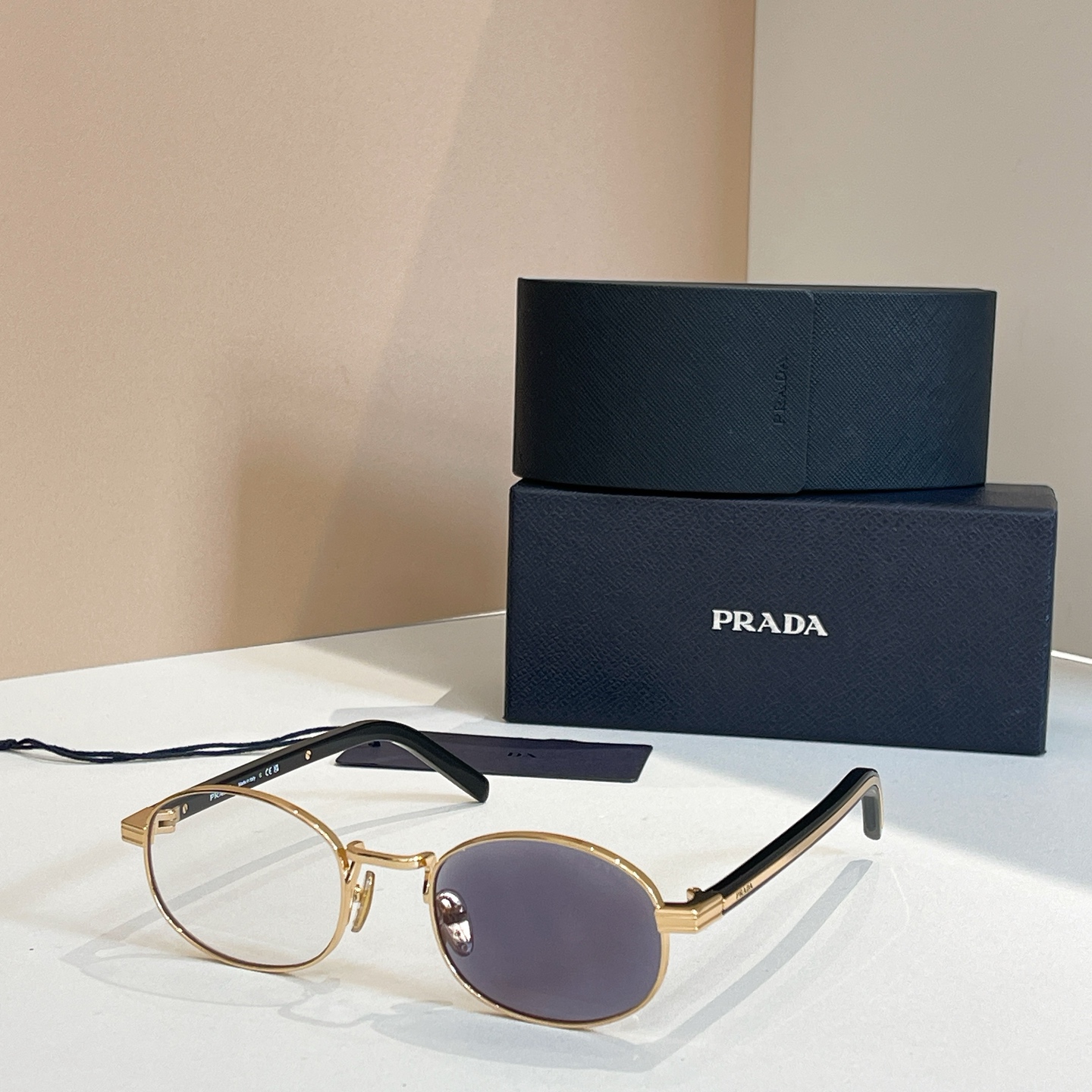 PRADA✨✨✨MODEL：PR B53S✨✨✨SIZE：52口22-145✨✨✨太阳镜，变色片