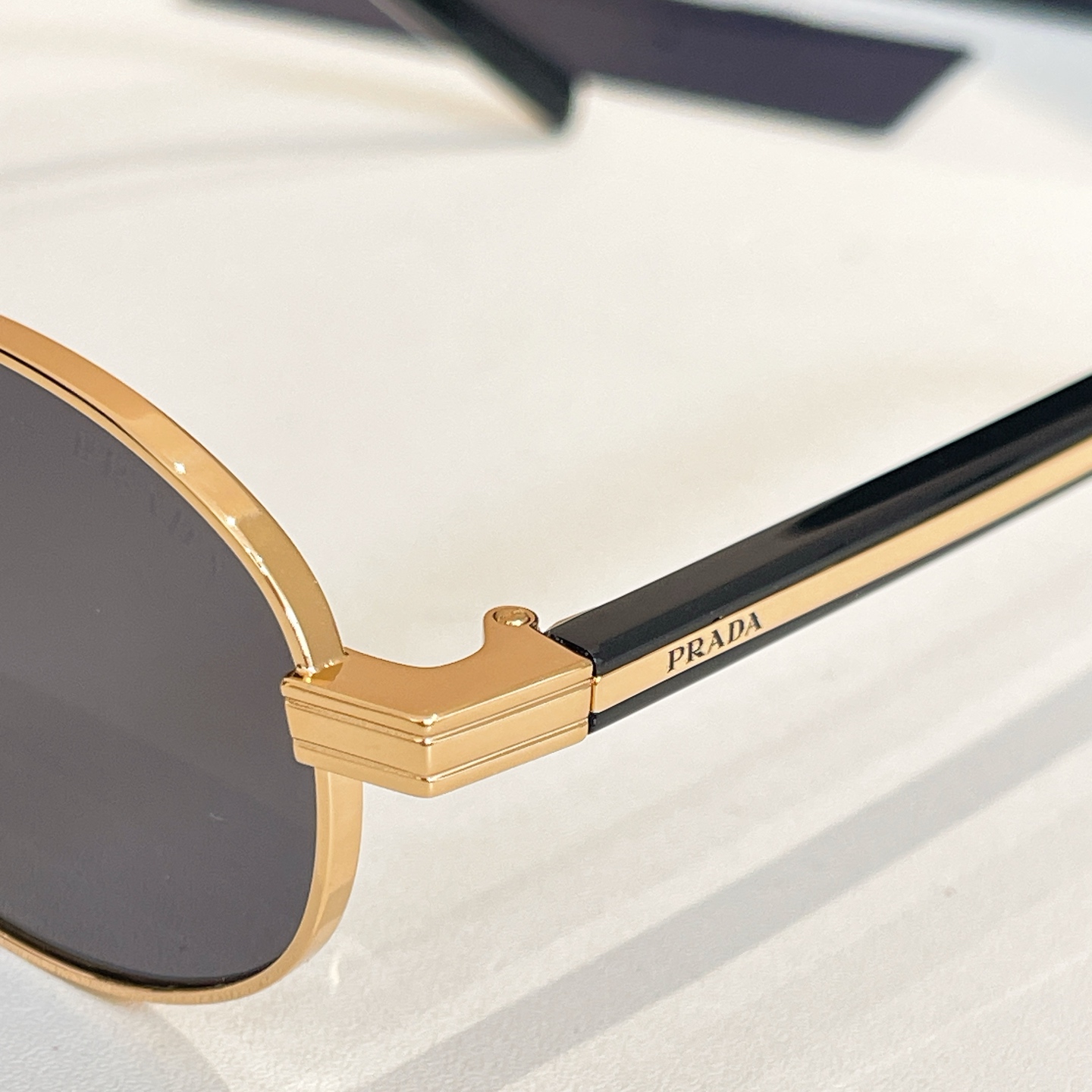 PRADA✨✨✨MODEL：PR B53S✨✨✨SIZE：52口22-145✨✨✨太阳镜，变色片