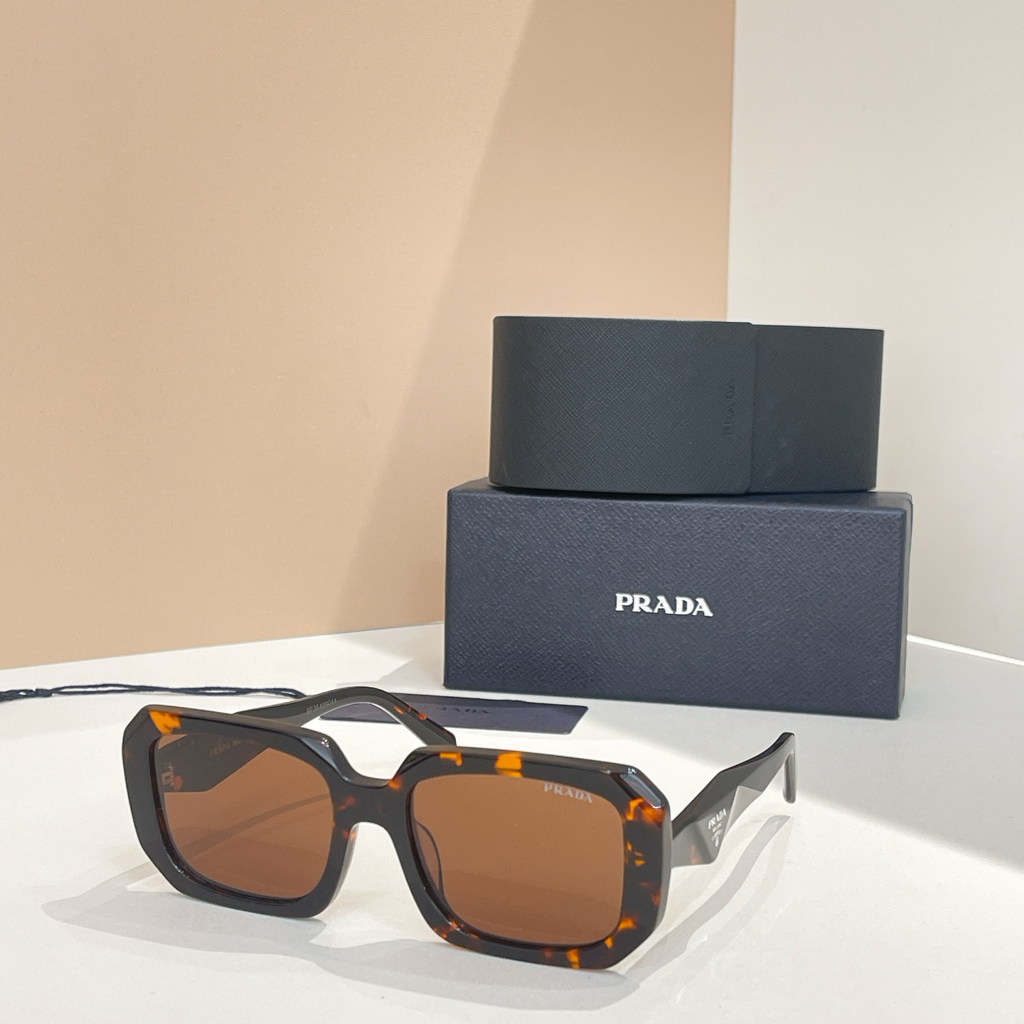 PRADA 太阳镜 板材 方形 玳瑁色
