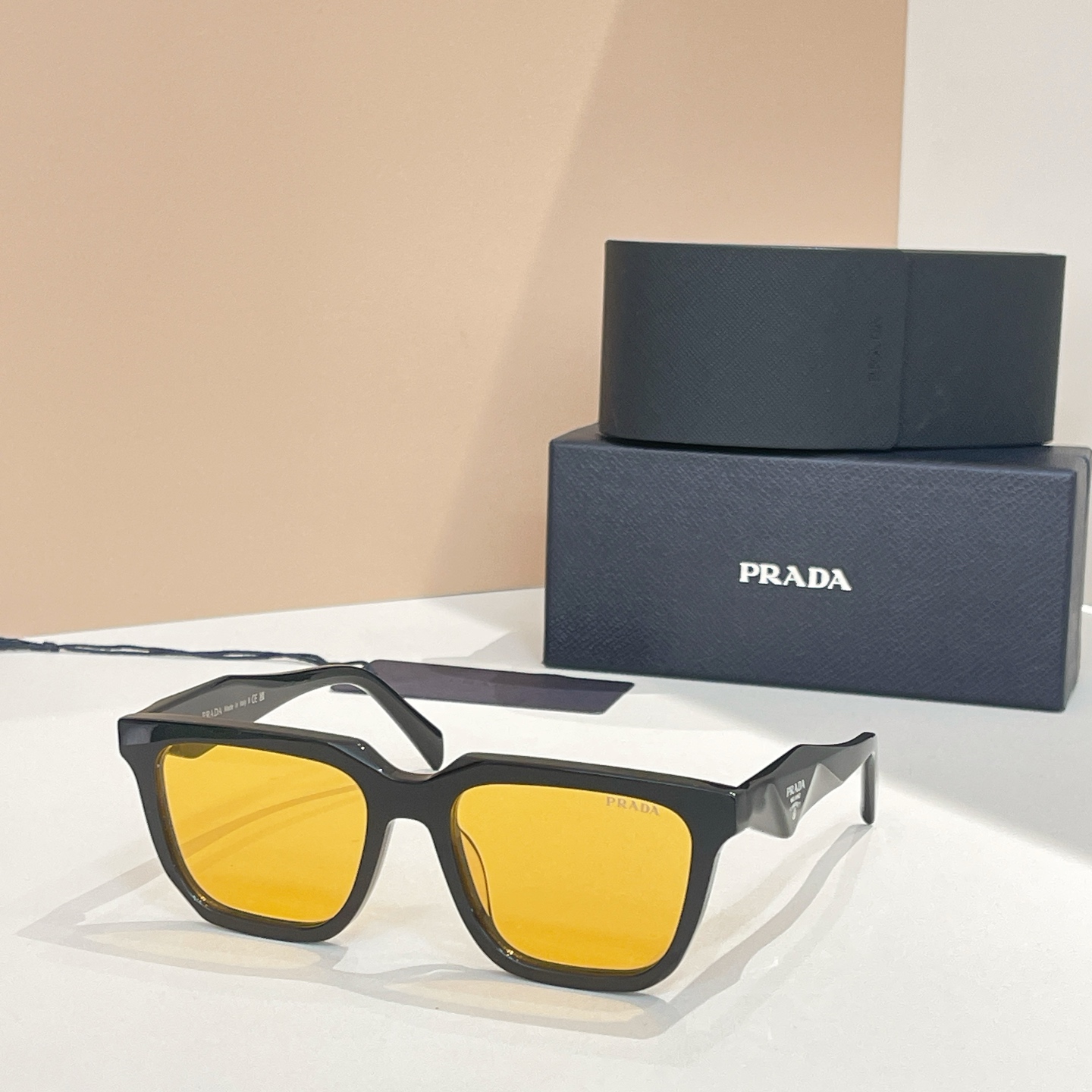 PRADA 太阳镜 板材 方形 黄镜片
