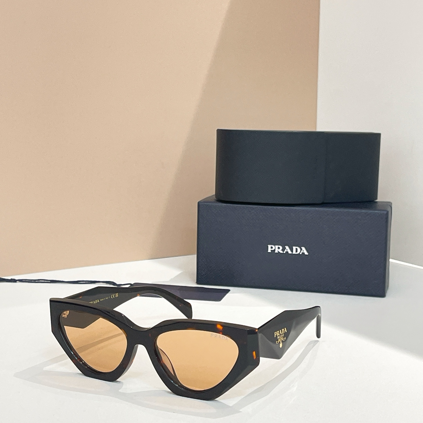 PRADA 太阳镜 板材 猫眼