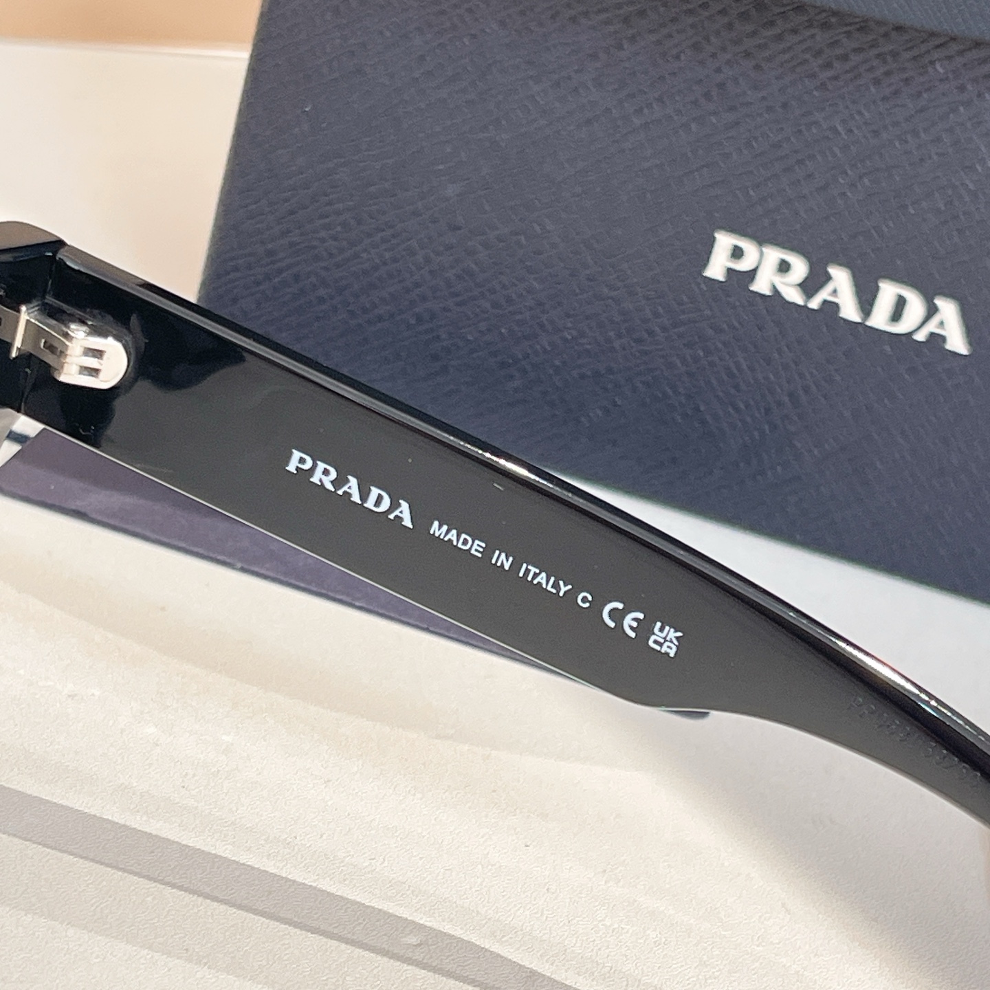 Prada 普拉达墨镜