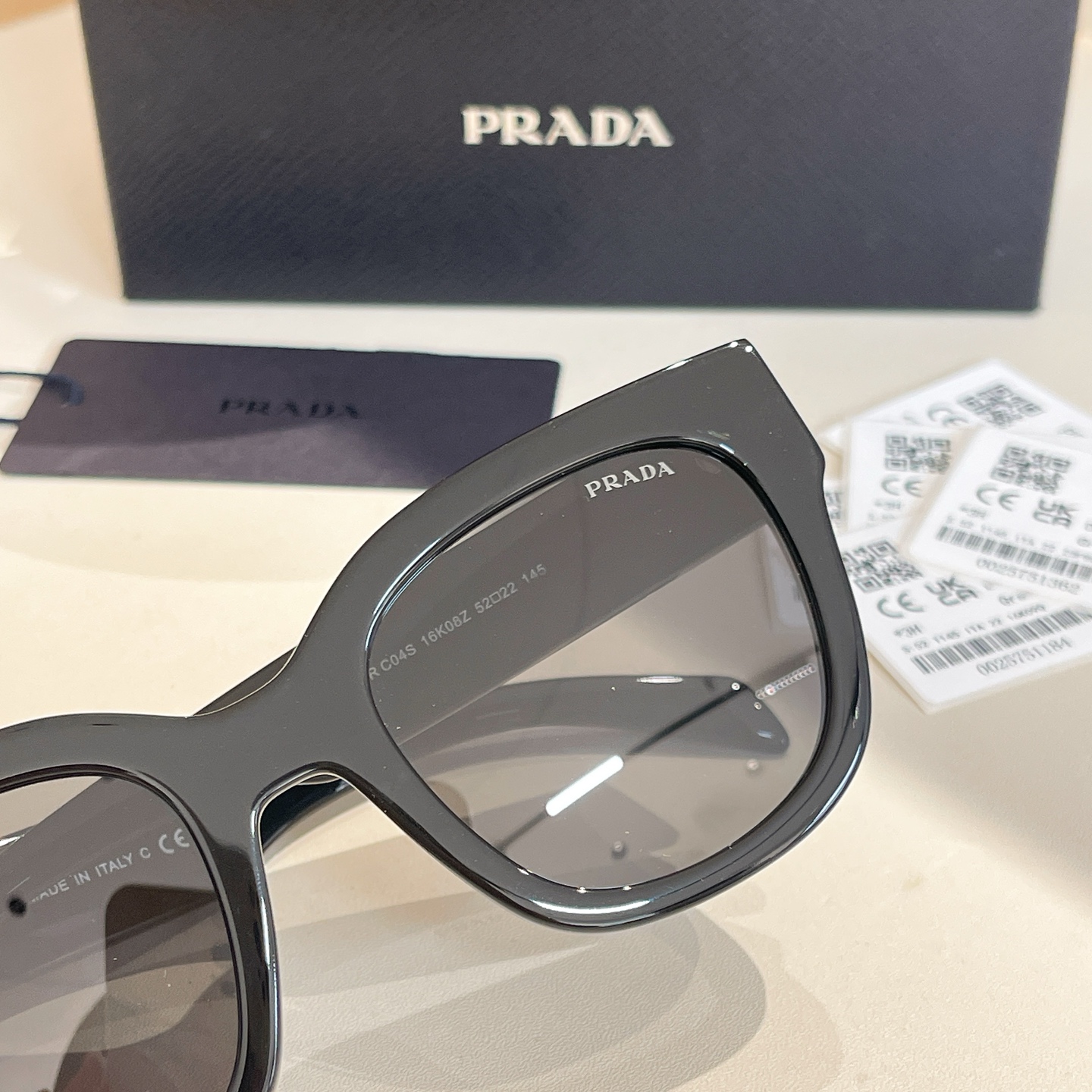 Prada 普拉达墨镜